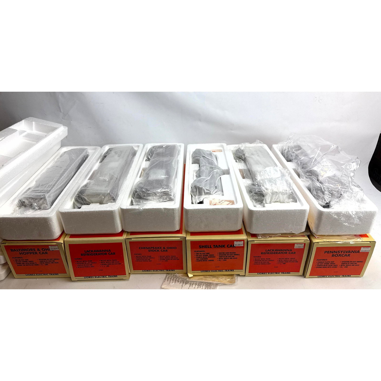 6pc Lionel Trains freight cars. Baltimore and Ohio Hopper Car (6-S1501), 2 Lackawanna Refrigerator C (1 of 8)