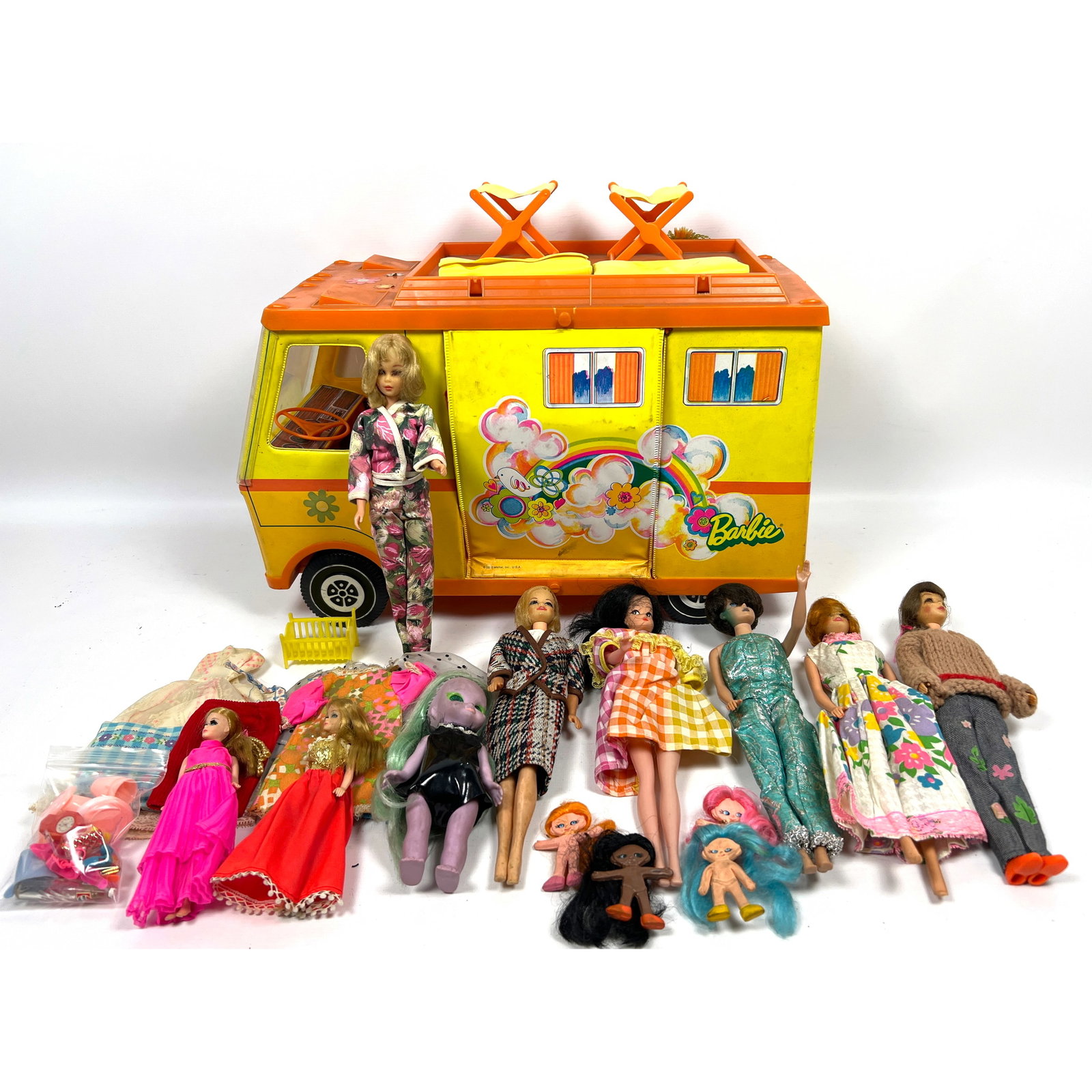 Mattel Barbie Collection Country Camper vehicle and an assortment of vintage fashion dolls and acces (1 of 20)