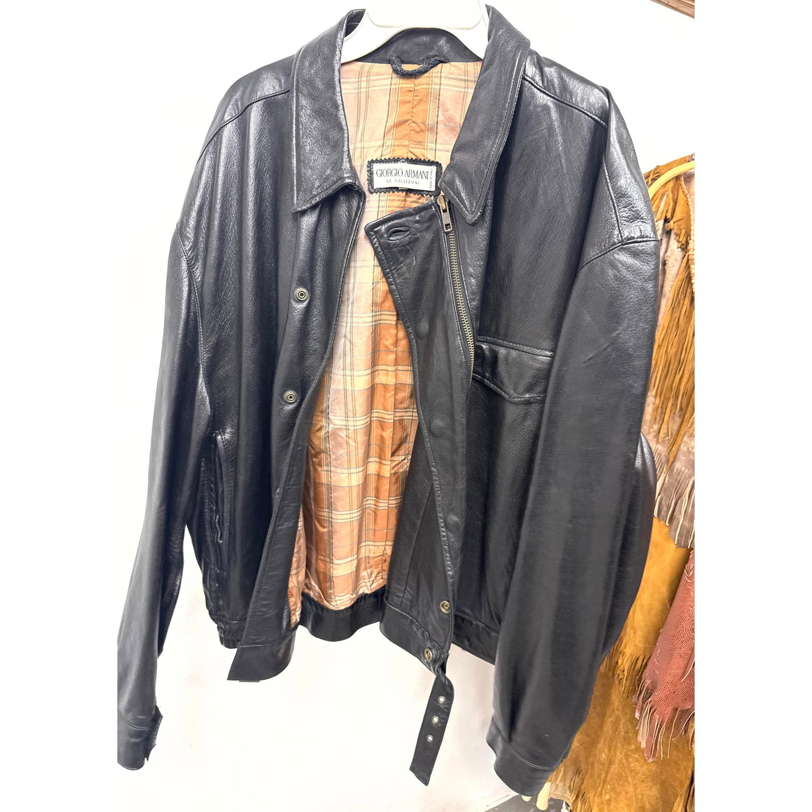 Vintage men's leather jacket by Giorgio Armani Le Collezioni. Bomber-style: Vintage men's leather jacket by Giorgio Armani Le Collezioni. Bomber-style ---