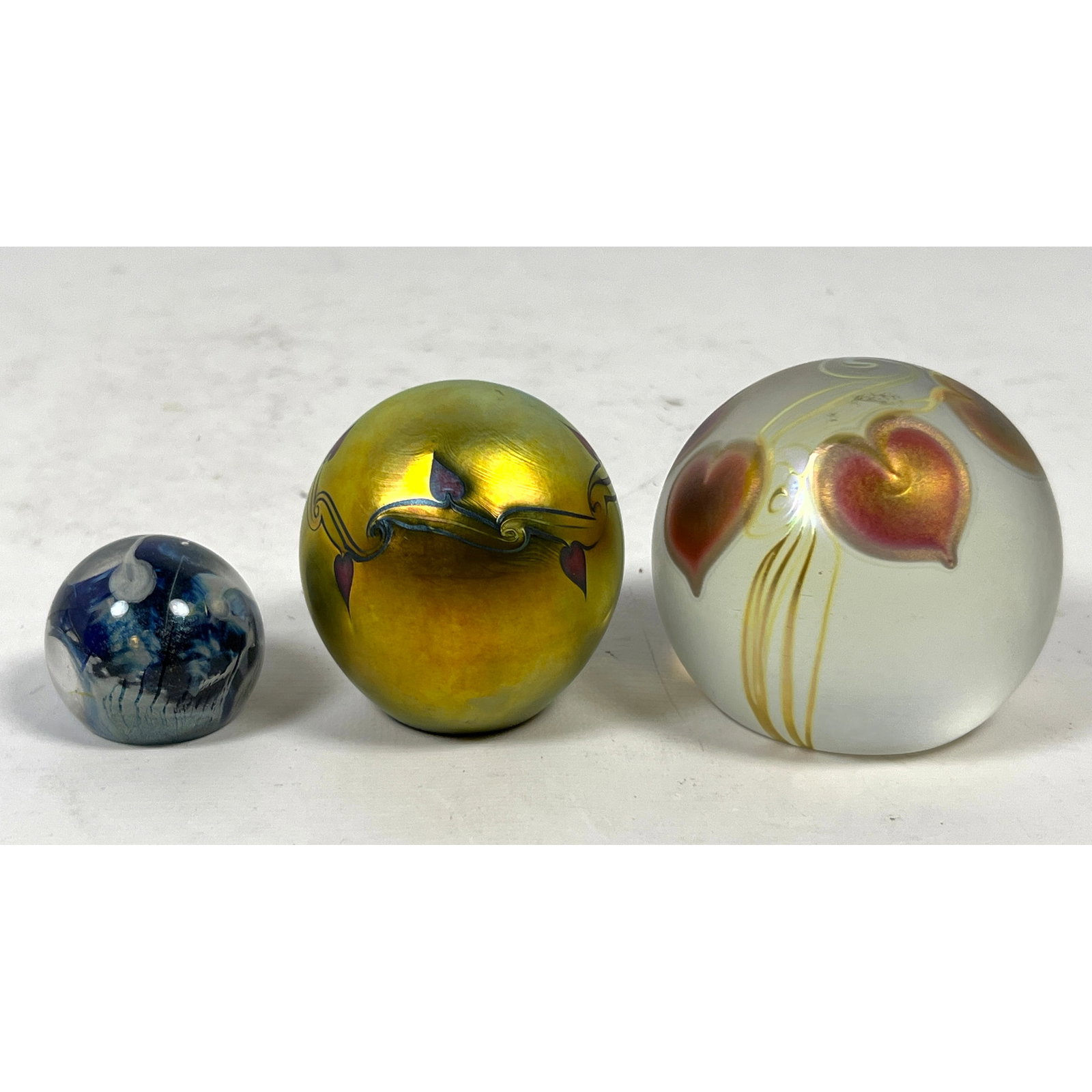 3pc American Studio Art Glass Paperweight Lot Eickholt n 1981 Planet and Two Correia Heart and Vine (1 of 13)