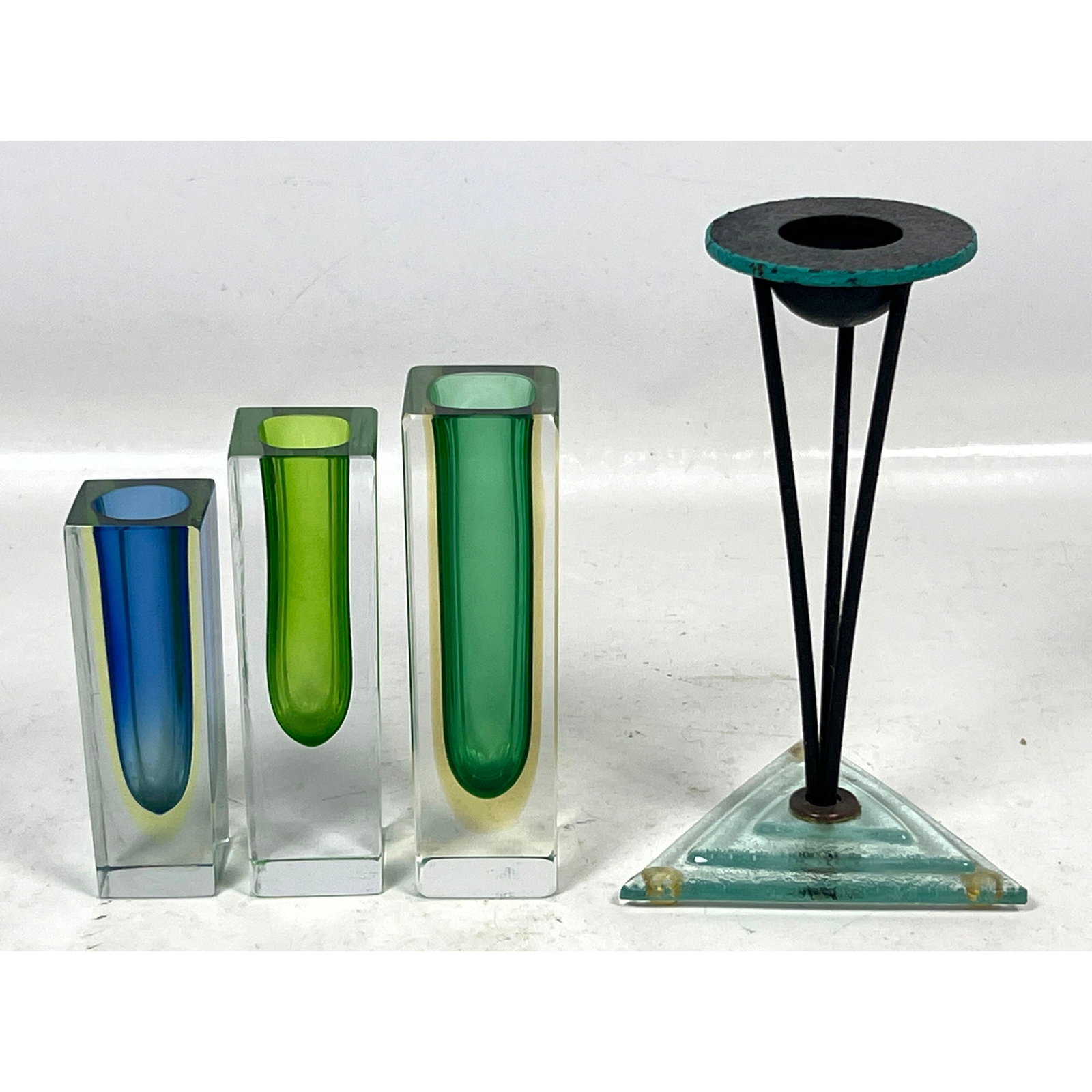 4pcs Set of 3 Graduated Faceted Sommerso Vases in the Style of V. Nason and a Modernist Tripod Stand (1 of 11)