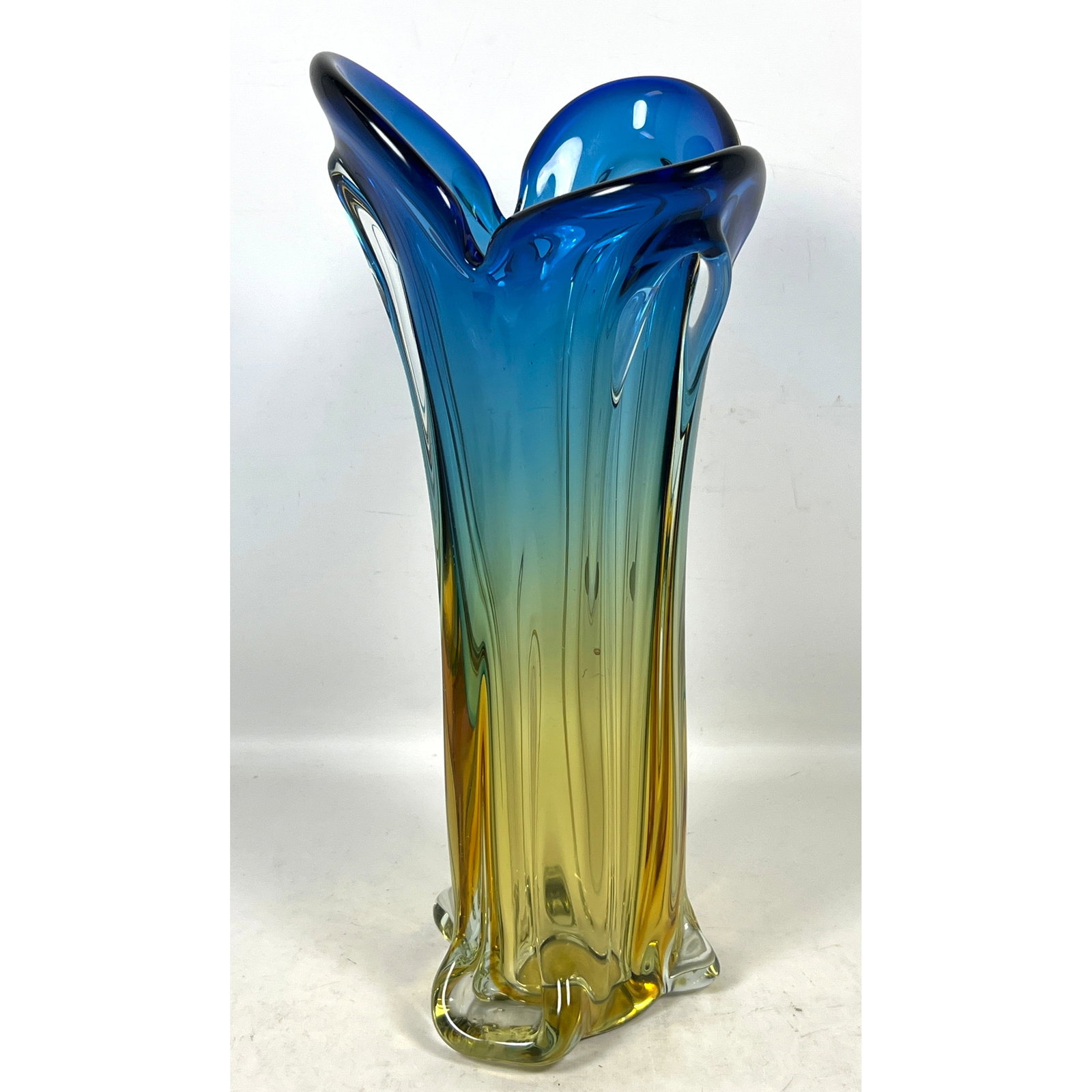 Large Venetian Murano glass vase with vertical ribbing and silver foil label. (1 of 10)