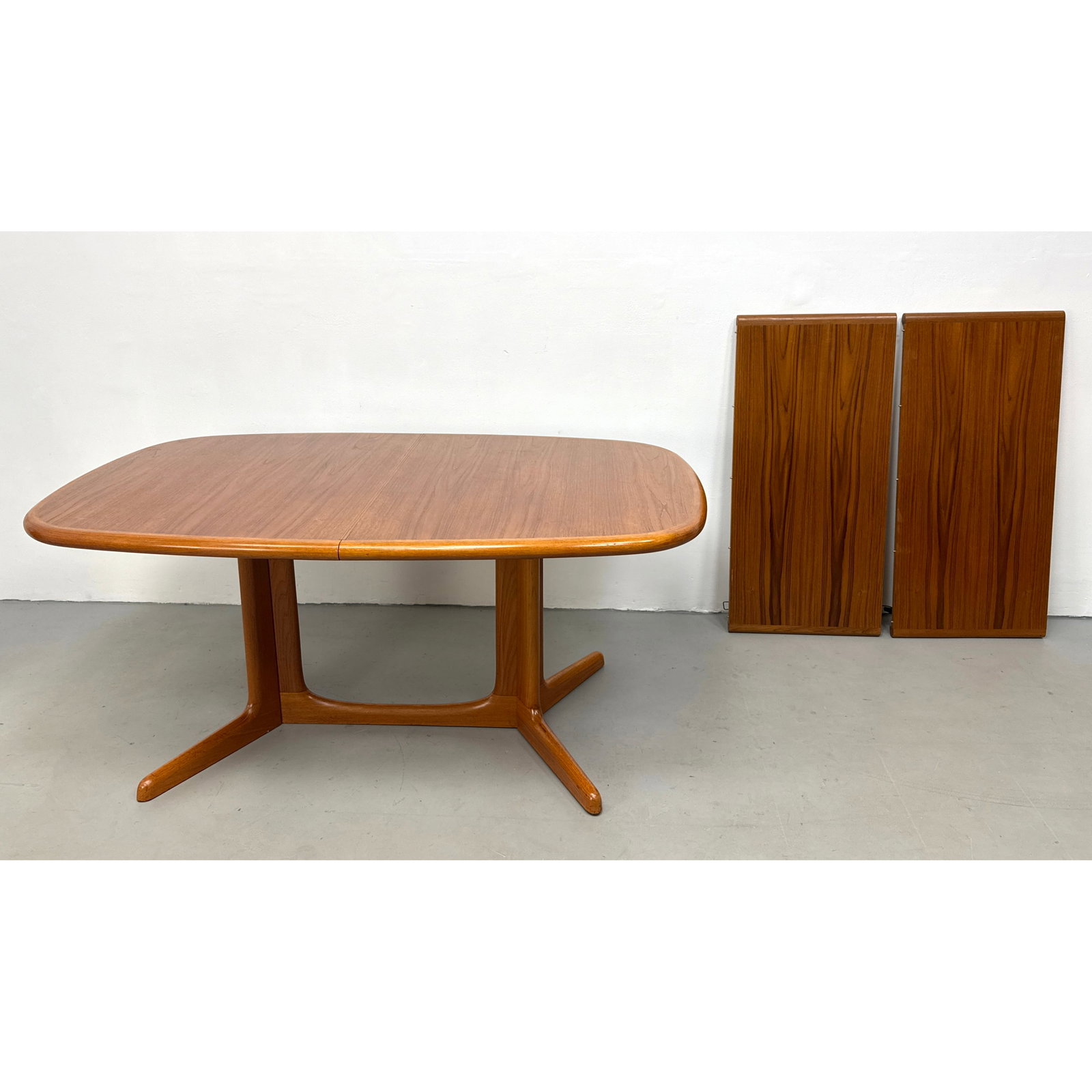 Vintage Danish Modern Gudme Mobelfabrik Denmark Dining Table with 2 Leaves (1 of 12)