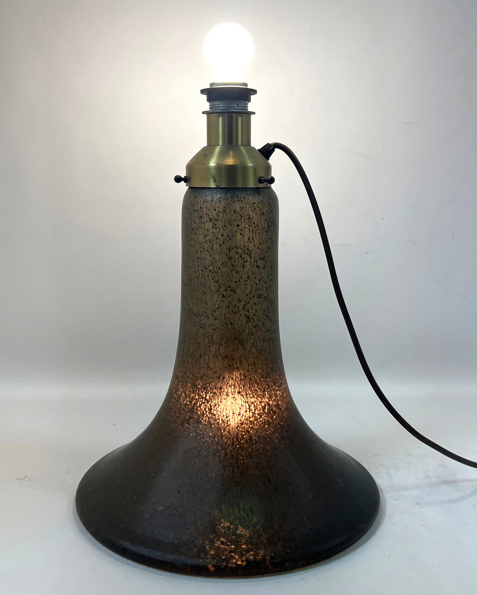 Peill and Putzler Attributed Mid Century Modern Smoked Textured Glass Table Lamp 1970s: Peill and Putzler Attributed Mid Century Modern Smoked Textured Glass Table Lamp 1970s Dimensions: Height: 18 inches, Width: 12 inches, Depth: 12 inches. --- US Packing and Shipping charge: In house s
