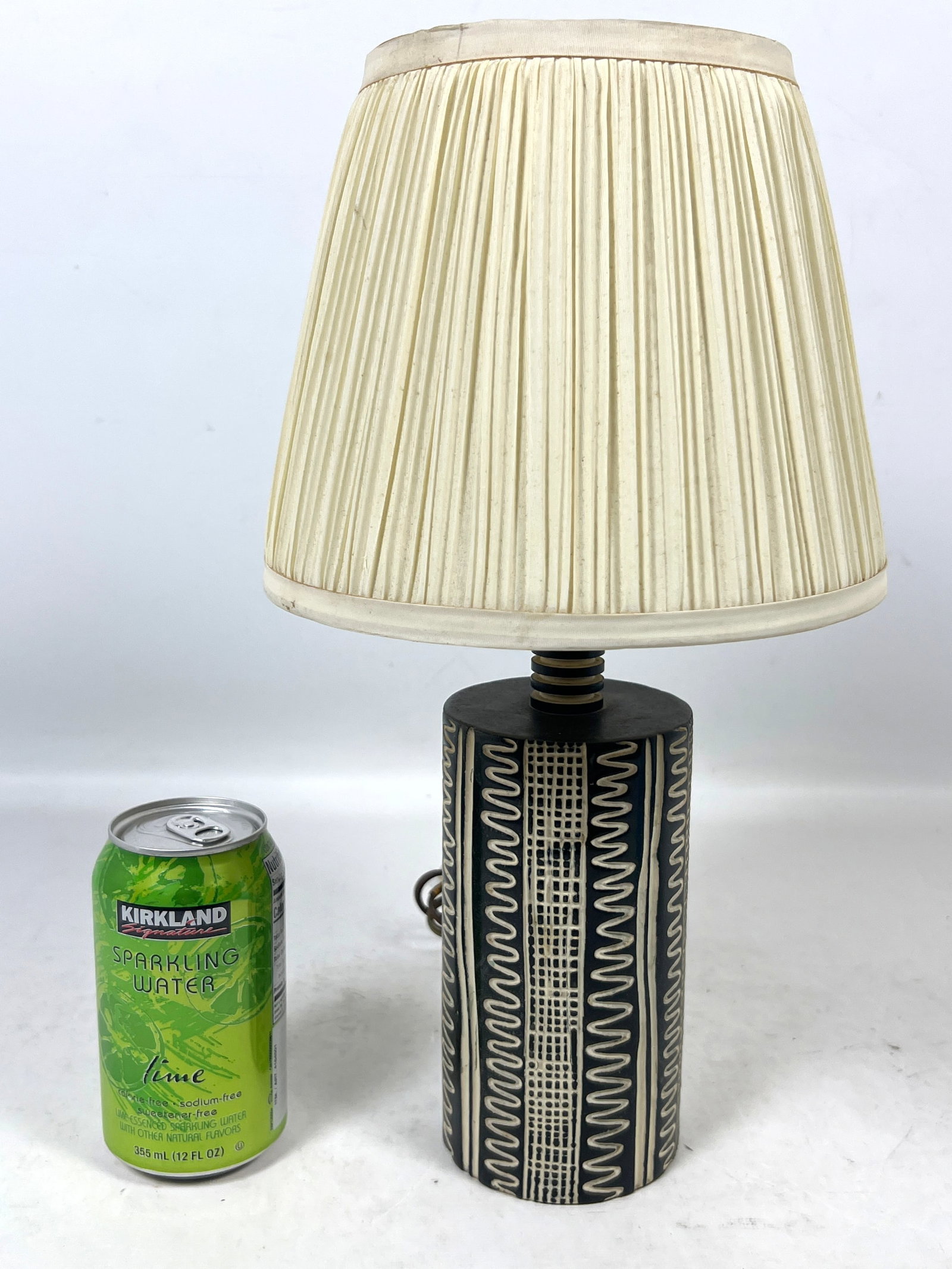 Small Gordon and Jane Martz Attributed Table Lamp. - 5