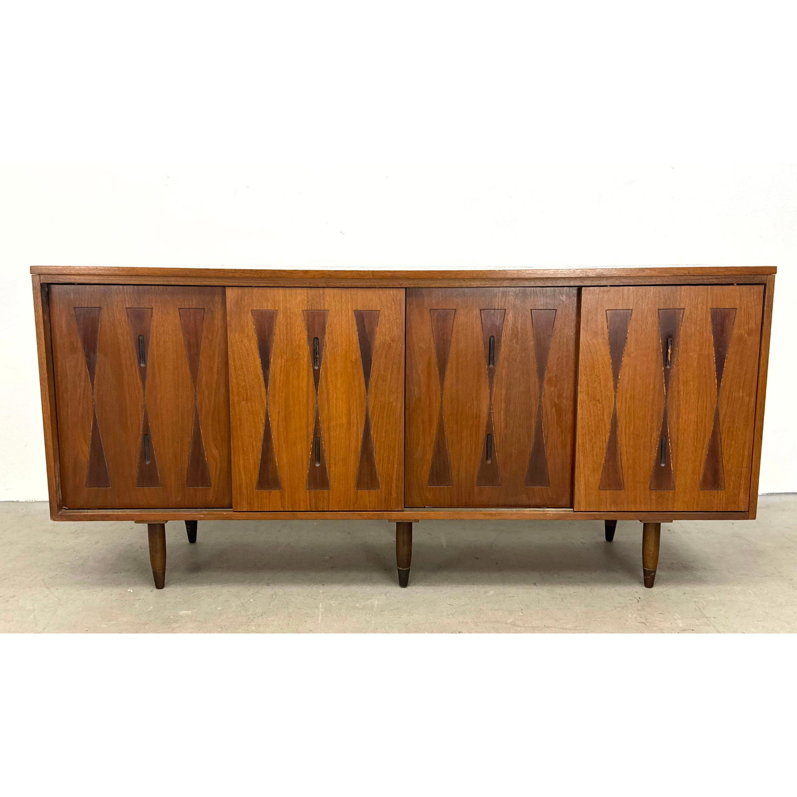 Stanley Mid Century Modern Walnut Sliding Door Sideboard Credenza originally fitted for stereo equip (1 of 12)