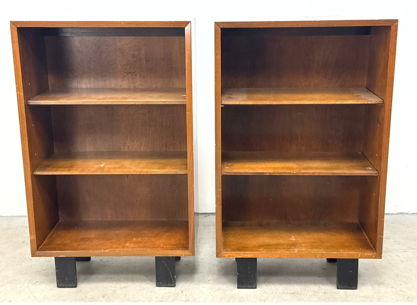 Pair George Nelson for Herman Miller open bookcases (1 of 15)