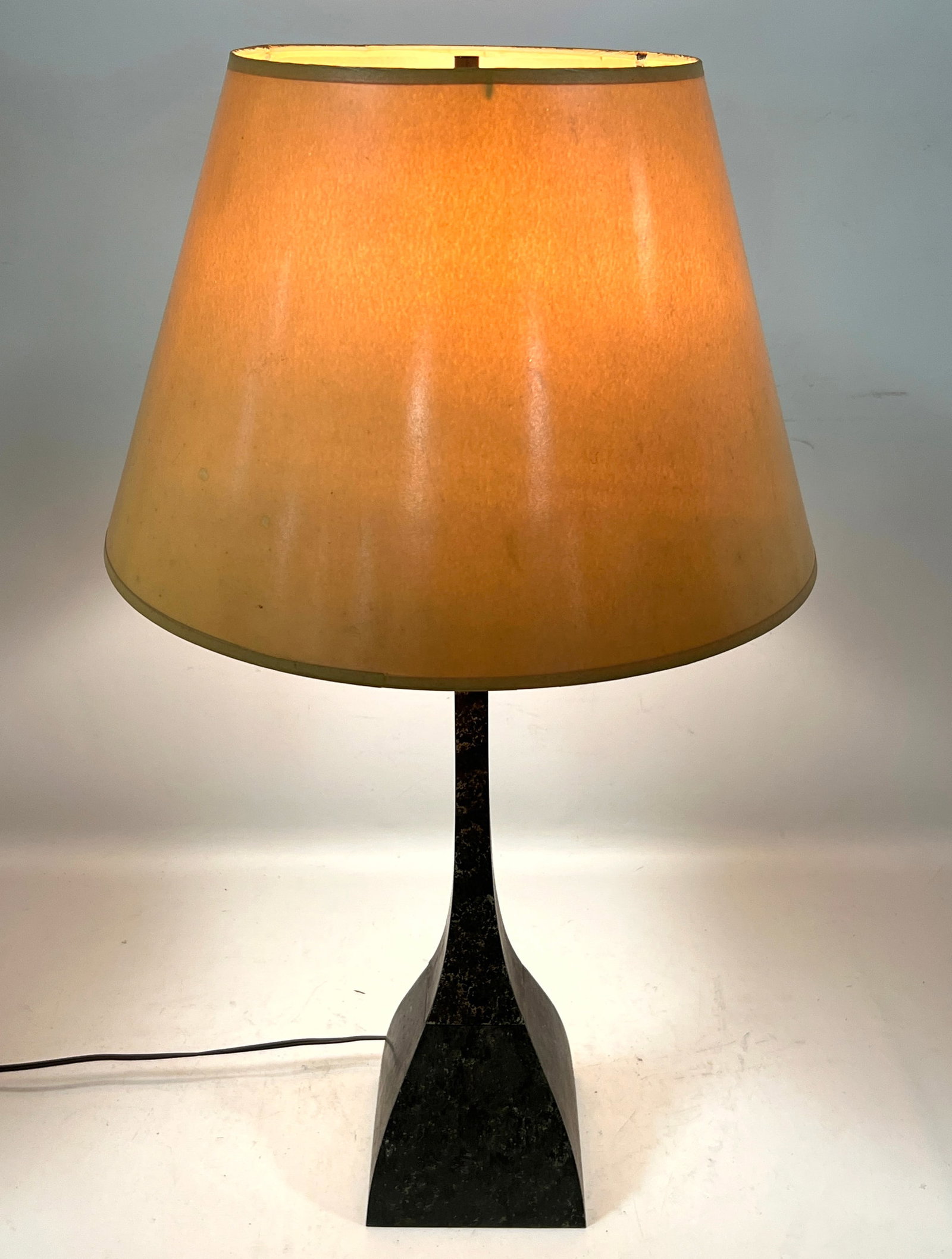 Laurel Lamp Manufacturing Co. Mid-Century Modern Cast Metal Table Lamp. (1 of 15)