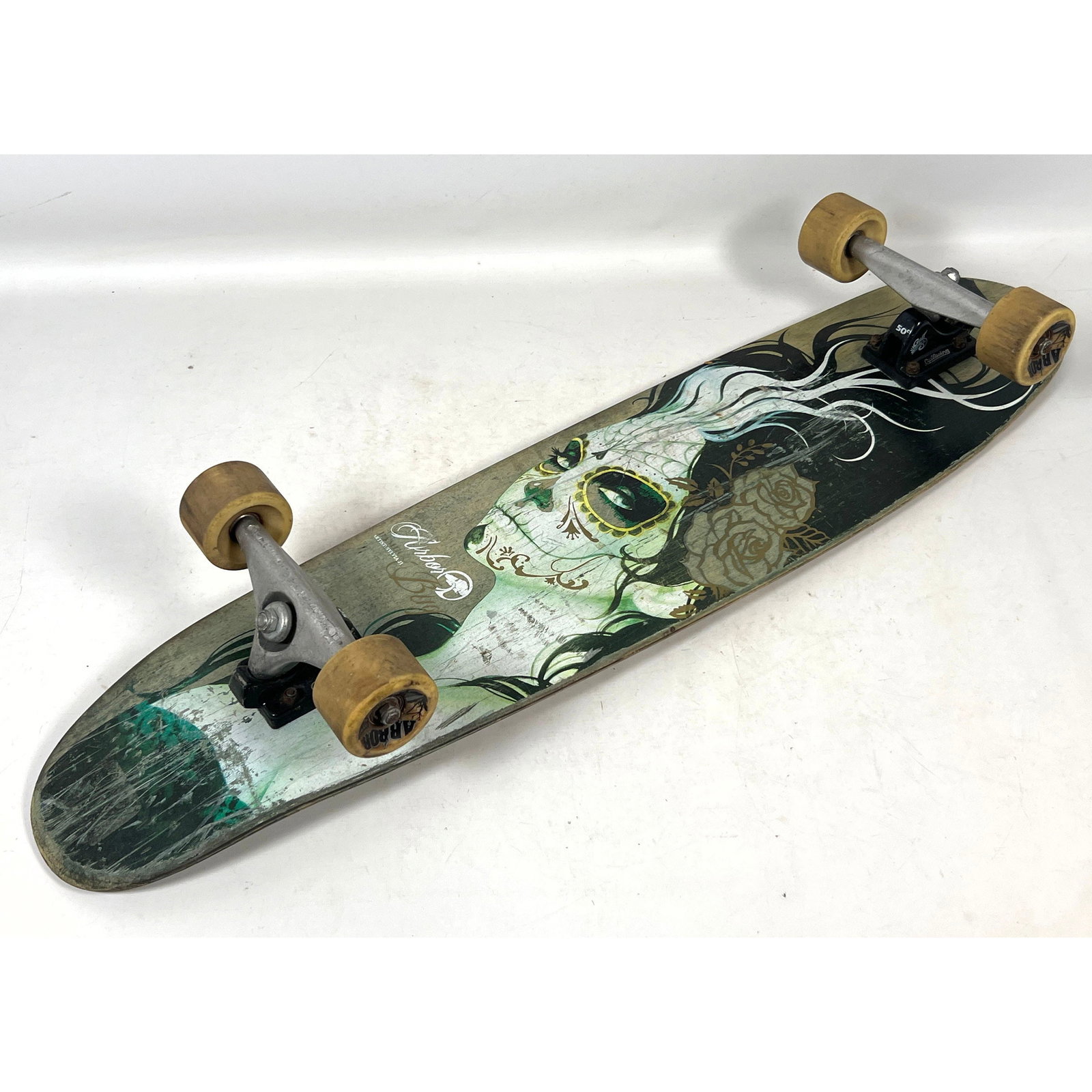 Arbor Collective Bamboo Bug Longboard Skateboard featuring Sylvia Ji Artist Graphic and Gullwing Cha: Arbor Collective Bamboo Bug Longboard Skateboard featuring Sylvia Ji Artist Graphic and Gullwing Charger Trucks Dimensions: Height: 36 inches, Width: 8.5 inches, Depth: 5.75 inches. --- US Packing and