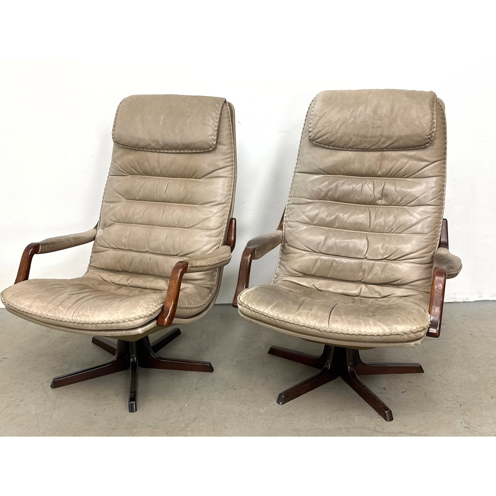 Pair Berg Furniture C90 Tan Leather Scandinavian Modern Swivel Lounge Chairs Made in Denmark (1 of 13)