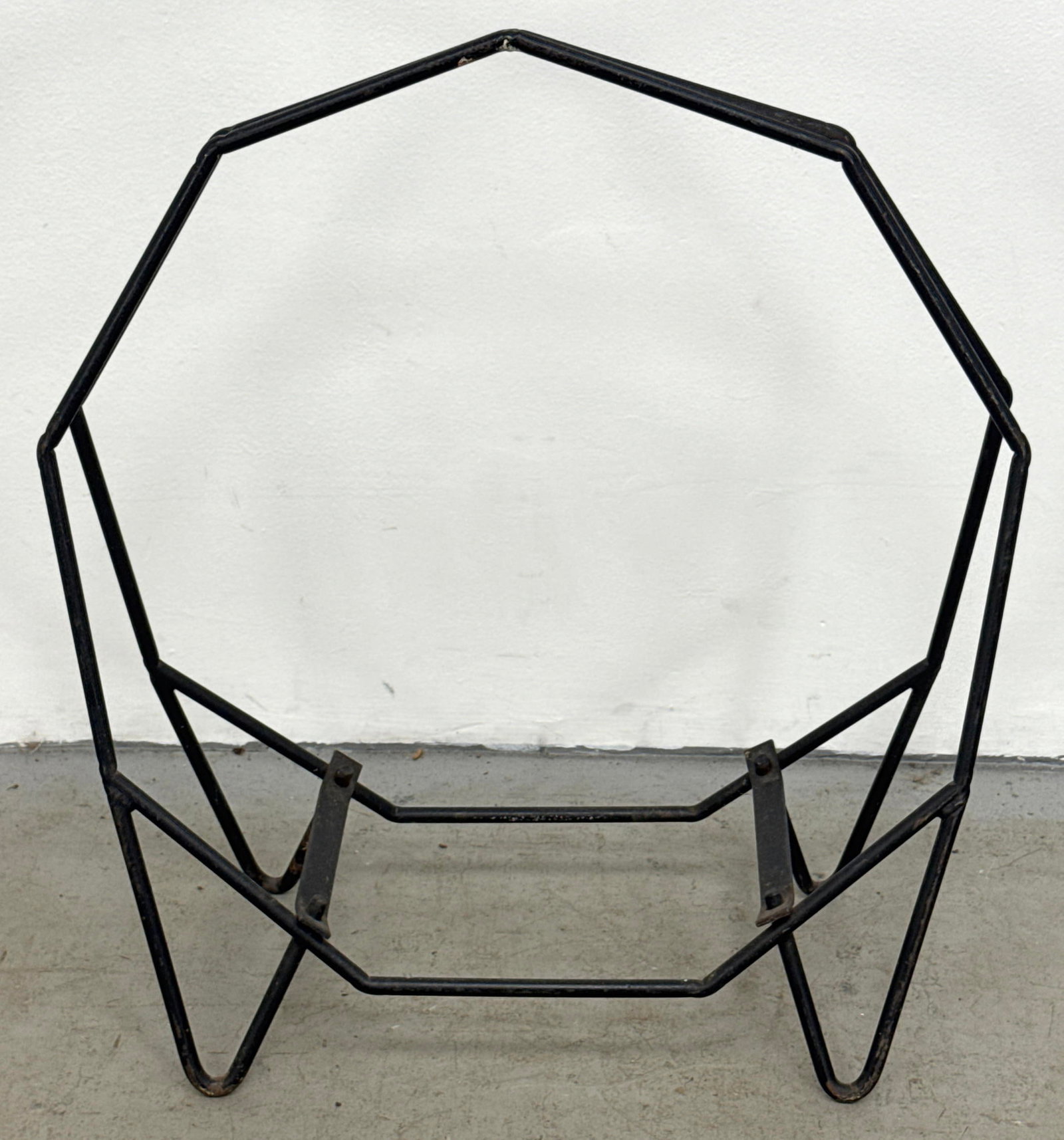 Mid Century Modern Octagonal Black Wrought Iron Log Holder with Hairpin Style Feet. Unsigned. (1 of 8)