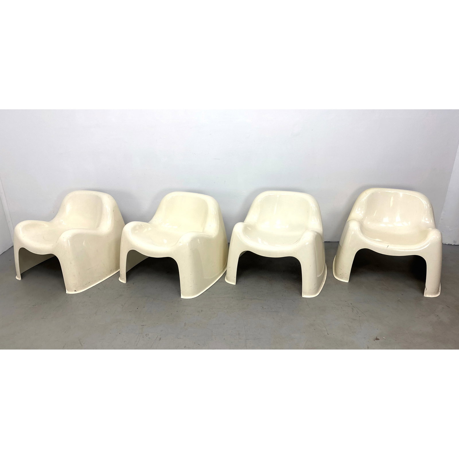 Set 4 Sergio Mazza for Artemide Toga Molded Plastic Lounge Chairs. Space Age Italian Design. (1 of 12)