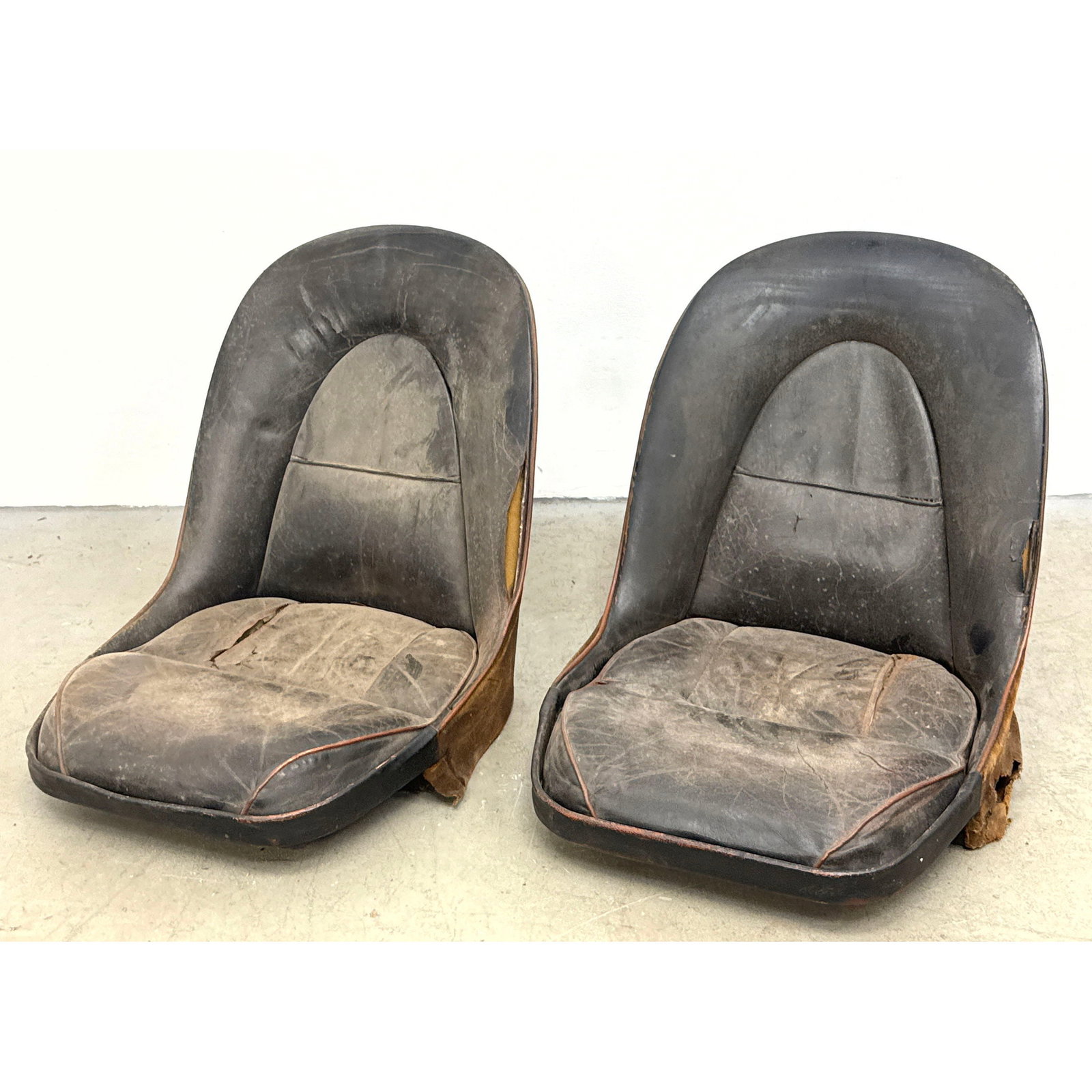 Pair of Jaguar E-Type Series 1 3.8 Liter Bucket Seat Frames and Upholstery. (1 of 15)
