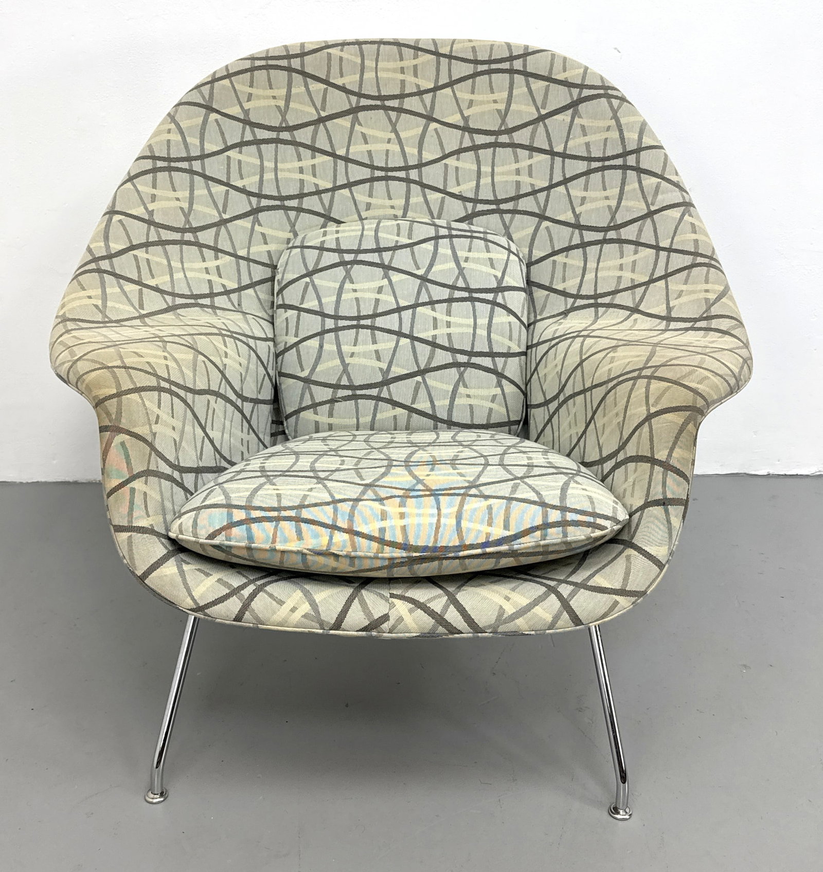 Eero Saarinen Knoll Studio womb chair with Jhane Barnes fabric. (1 of 10)