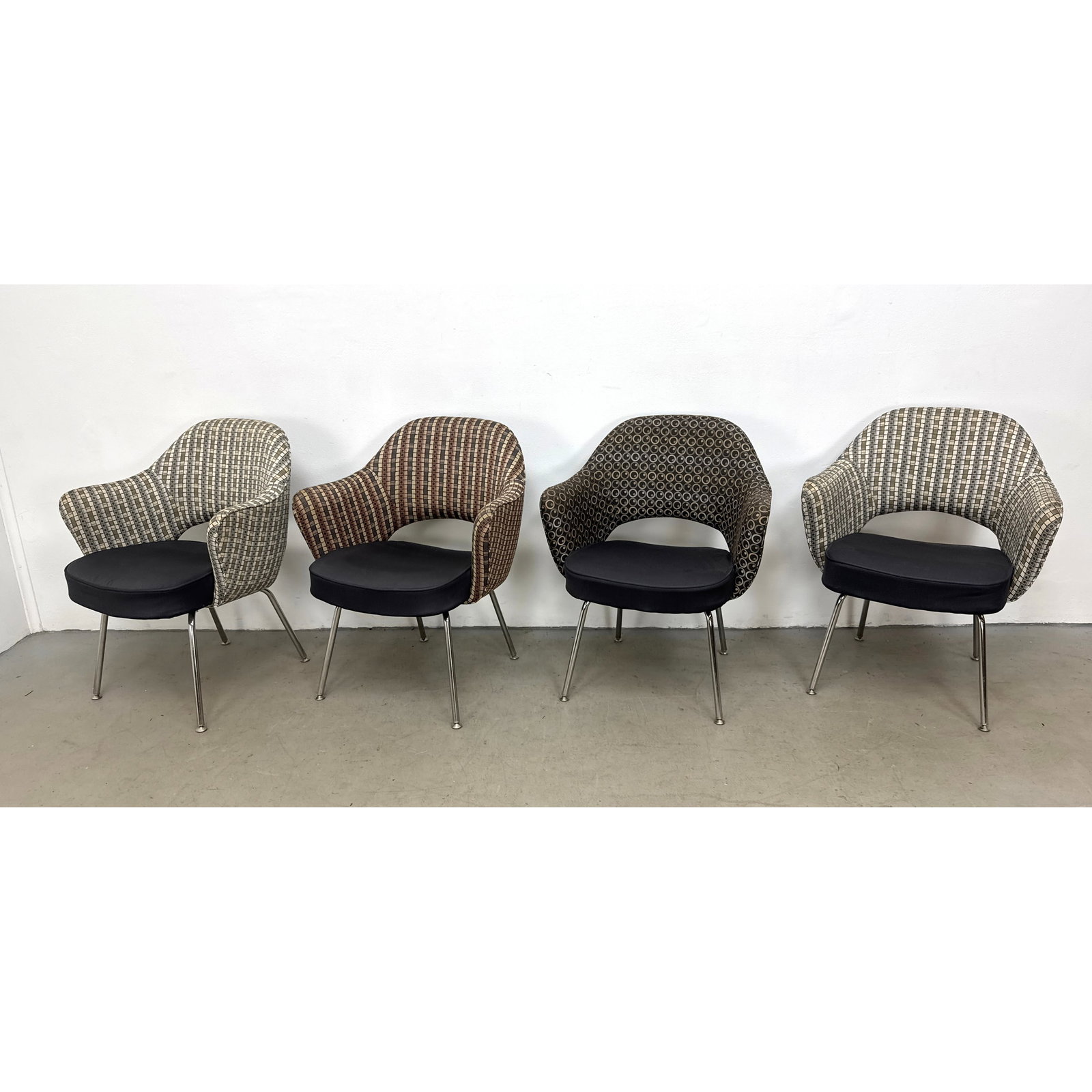 Set 4 Executive Armchairs. Eero Saarinen for Knoll (1 of 12)