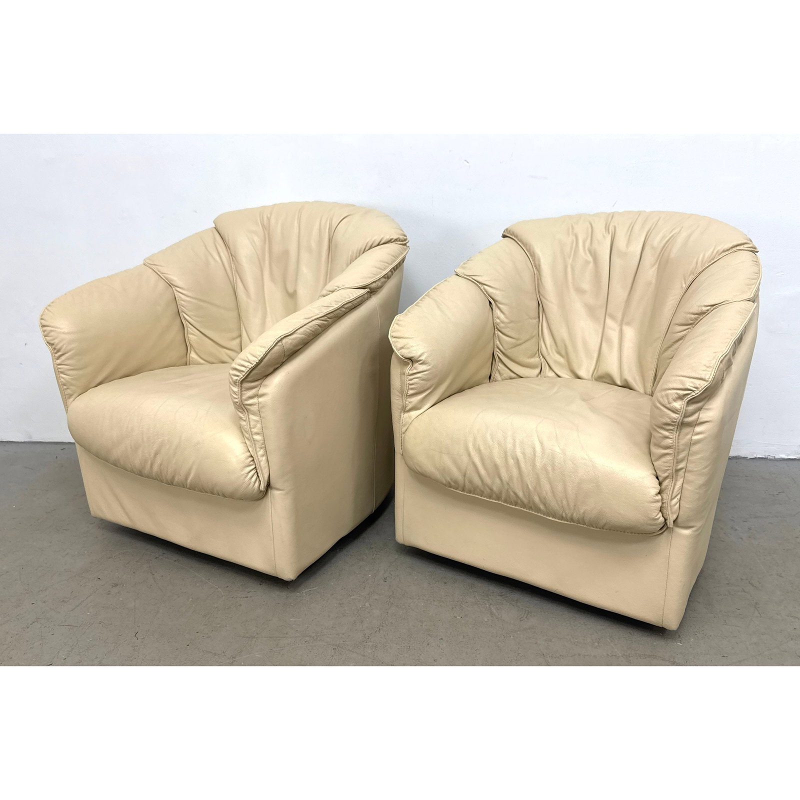 Pair Natuzzi Italian Post Modern Beige Leather Barrel Back Swivel Chairs 1980s. Marked made in Italy (1 of 17)