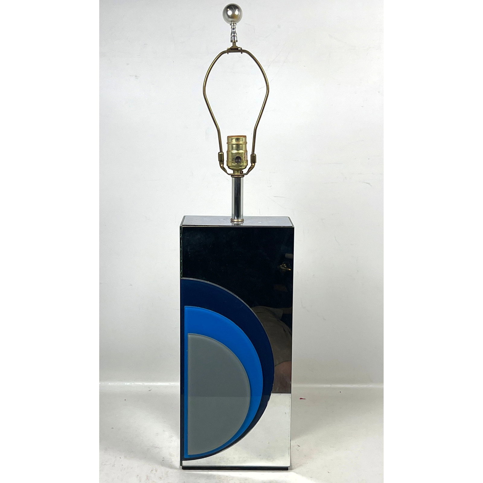 Postmodern Nova of California Mirrored Table Lamp with Overlapping Blue and Gray Acrylic Panels. Unm (1 of 11)