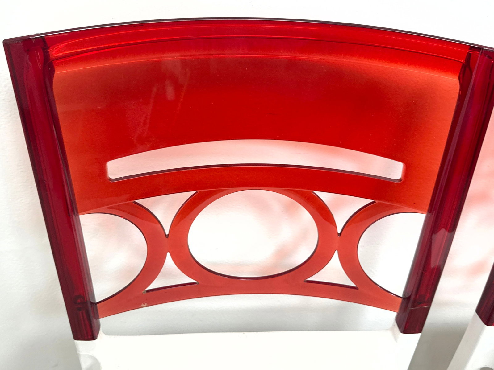 Set Grosfillex O Pera Stackable Side Chairs with Translucent Red Geometric Pattern Backrests - 6