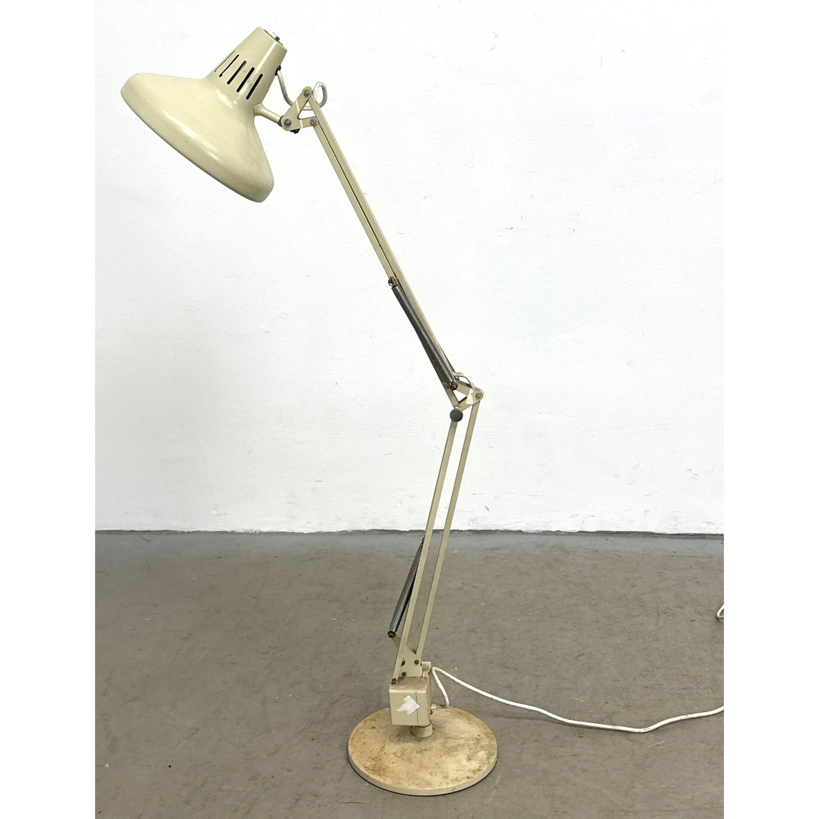 Luxo Floor Task Lamp. Spring adjustable.: Luxo Floor Task Lamp. Spring adjustable. Dimensions: Height: 45 inches, Width: 9.5 inches, Depth: 24 inches. ---