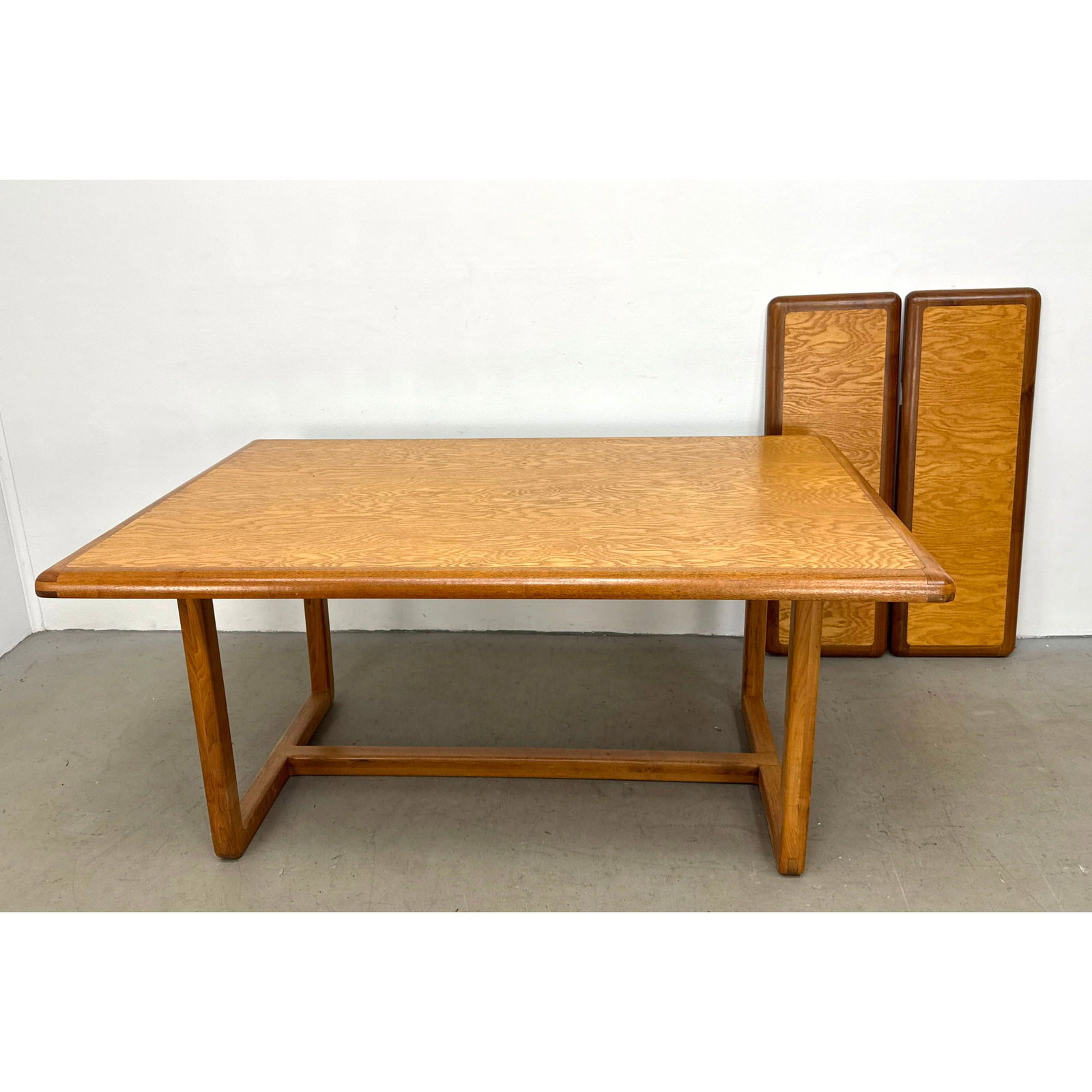 Stephen Hynson Studio Made Dining Table. 2 Extension Leaves. (1 of 12)
