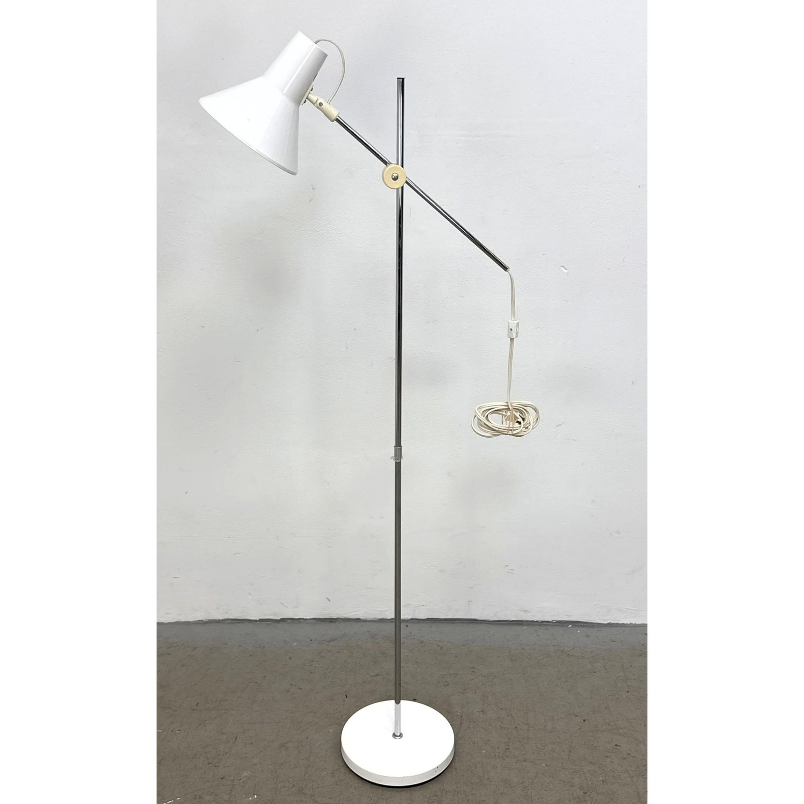 Mid-Century Modern White Enameled and Chrome Boom-Arm Floor Lamp with Adjustable Shade and Weighted (1 of 10)