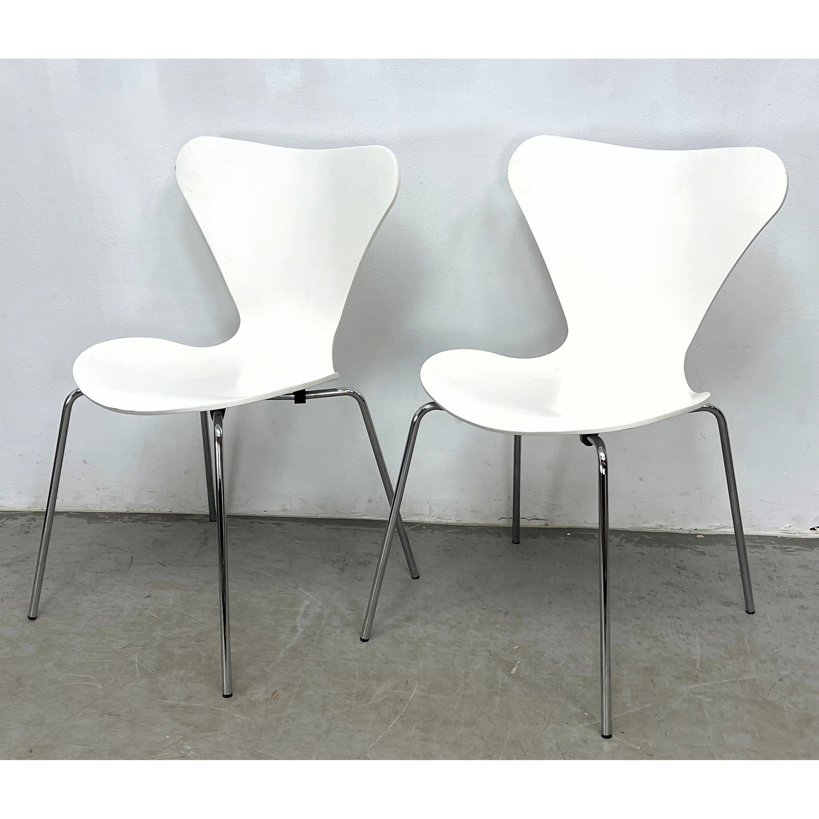 Pair Arne Jacobsen Style Bentwood Ant Chairs. Unmarked: Pair Arne Jacobsen Style Bentwood Ant Chairs. Unmarked Dimensions: Height: 30 inches, Width: 18.5 inches, Depth: 25 inches. - Seat Height: 16.5 inches ---