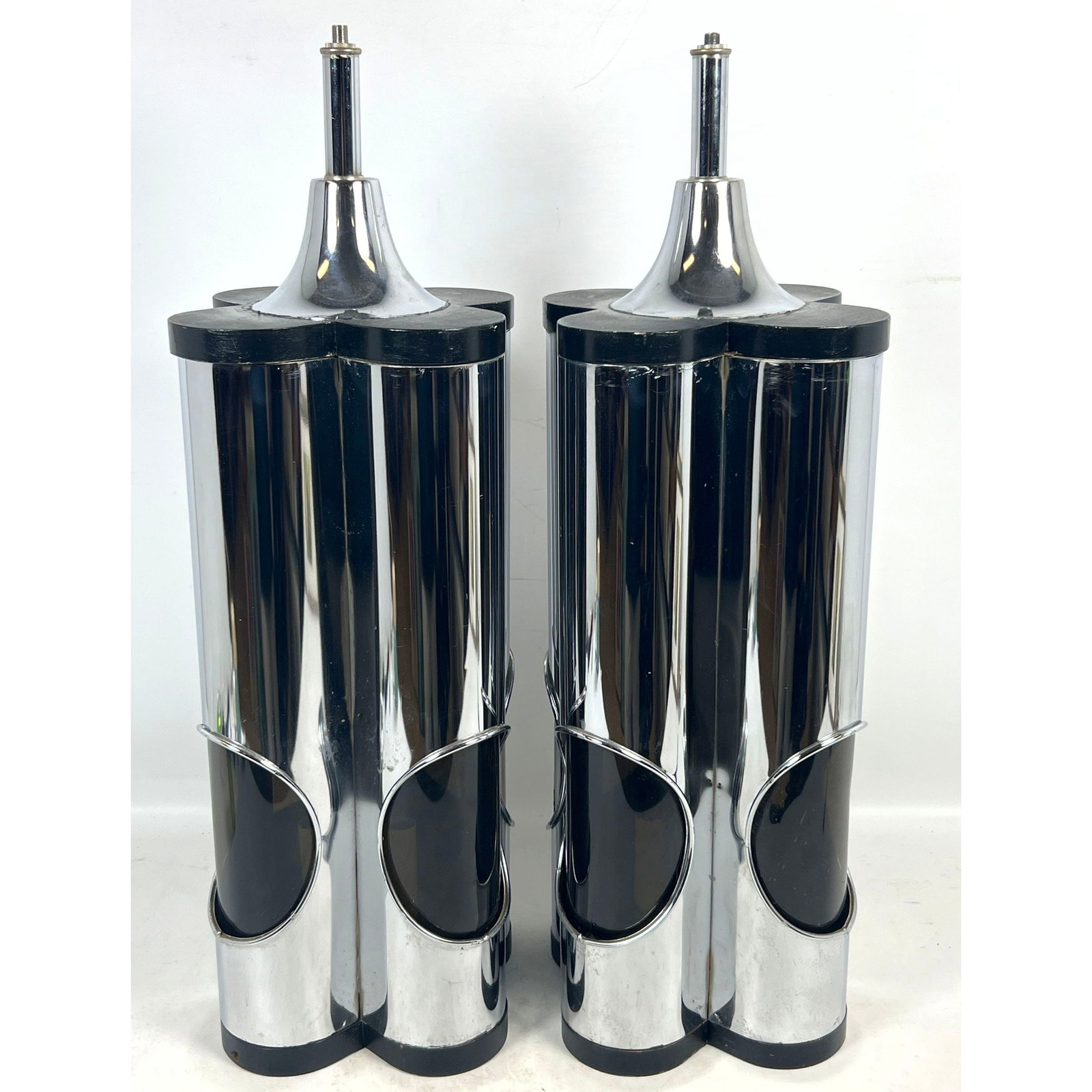 Pair Laurel Chrome Frame Table Lamps. Space Age Chrome Quatrefoil Table Lamps (1 of 12)