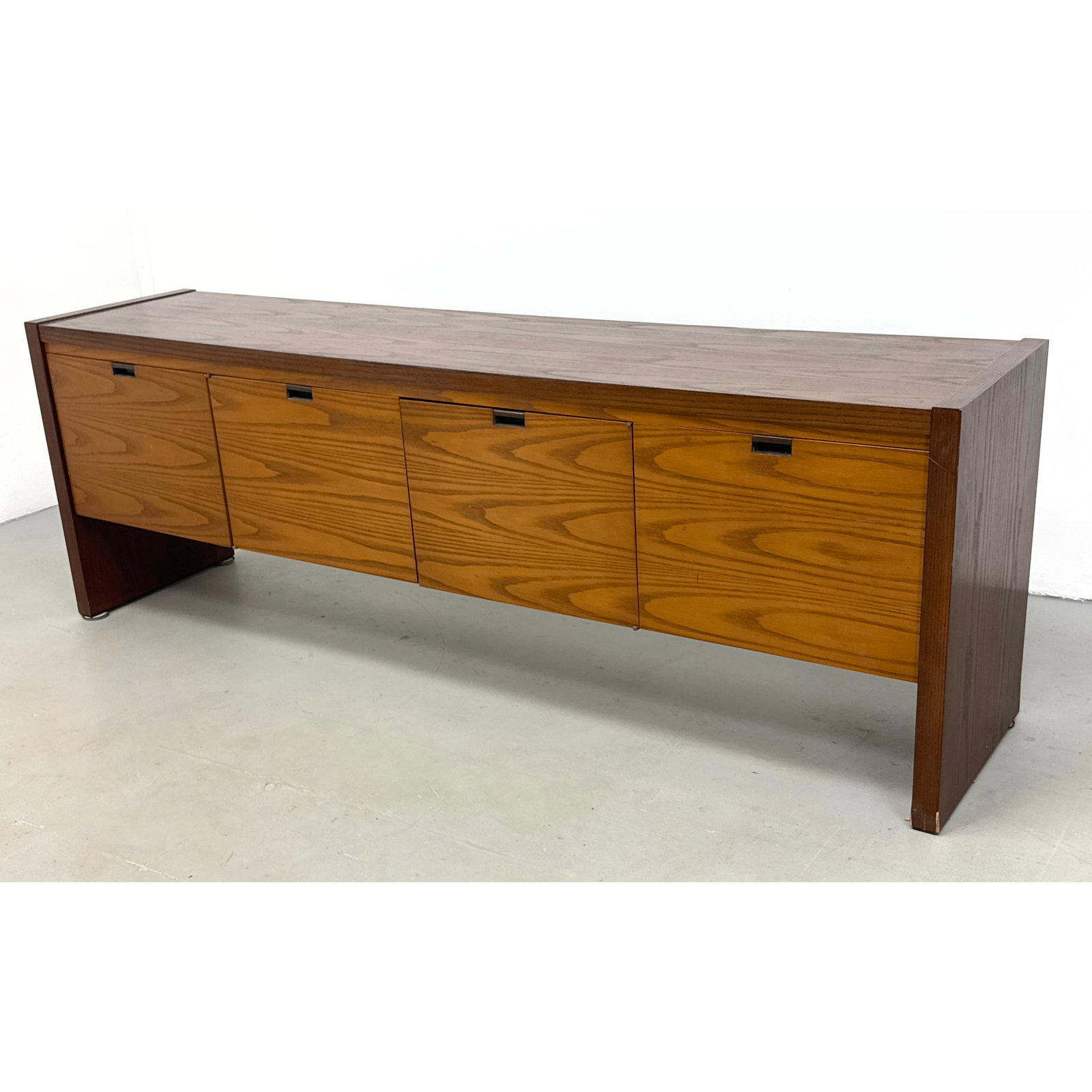 Dunbar Contract Division Mid-Century Modern Wood Sideboard Cabinet. (1 of 11)