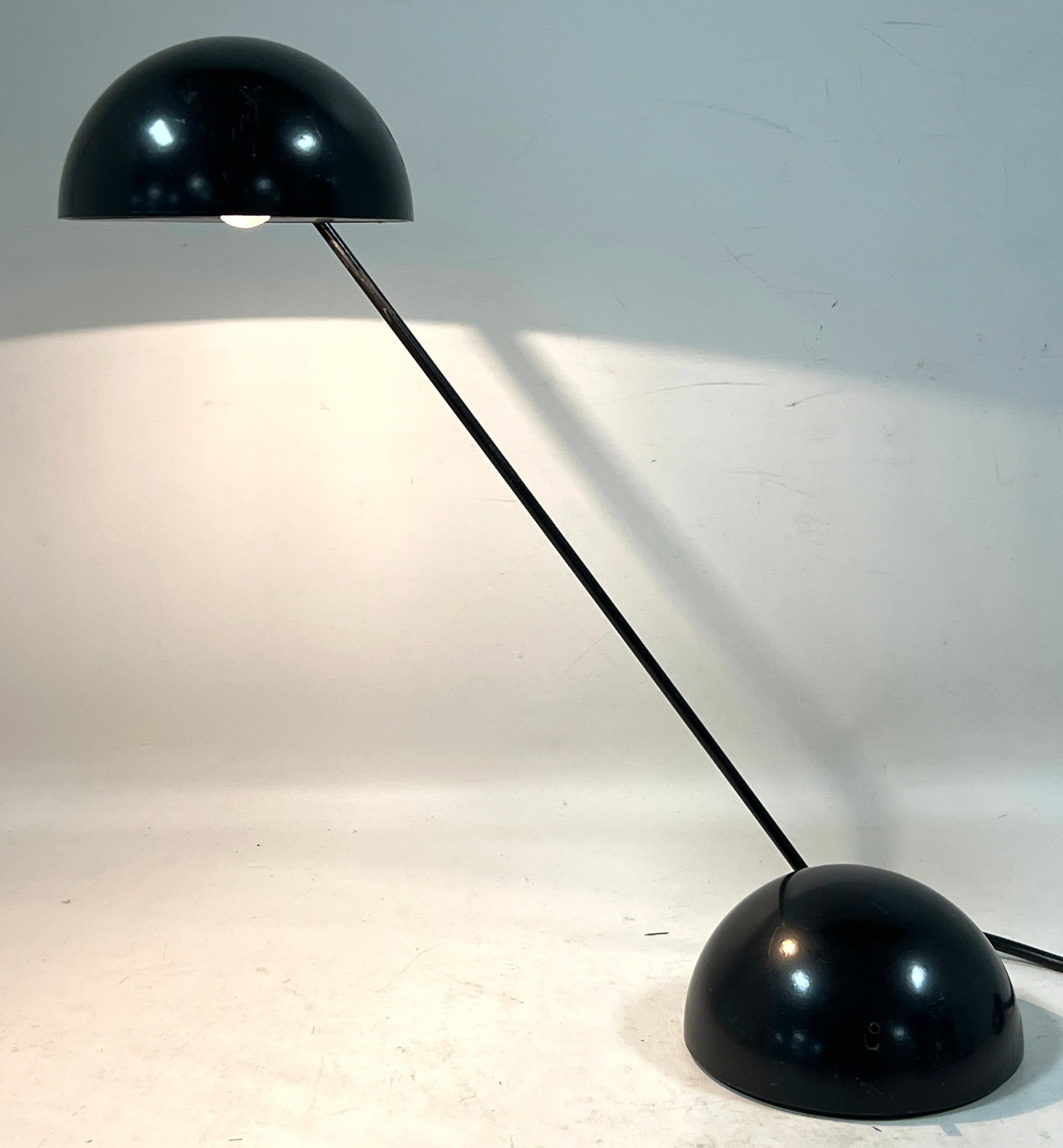 Tronconi Illuminazione Minikini Post Modern Table Lamp Designed by Raul Barbieri and Giorgio Mariane: Tronconi Illuminazione Minikini Post Modern Table Lamp Designed by Raul Barbieri and Giorgio Marianelli 1981 Dimensions: Height: 18 inches, Width: 5 inches, Depth: 6 inches. --- US Packing and Shippin