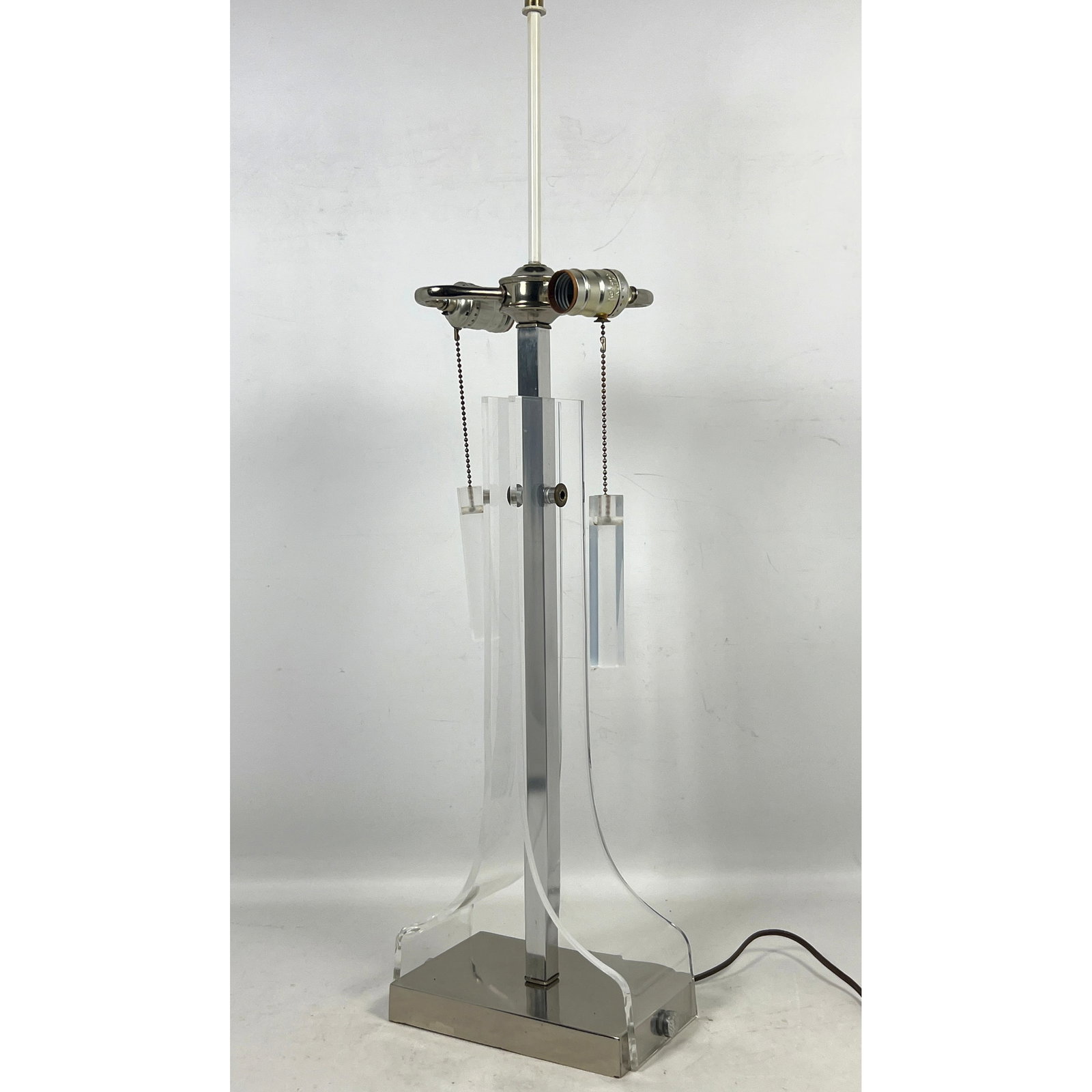 Laurel Lamp Chrome and Lucite Table Lamp with Acrylic Pulls (1 of 11)
