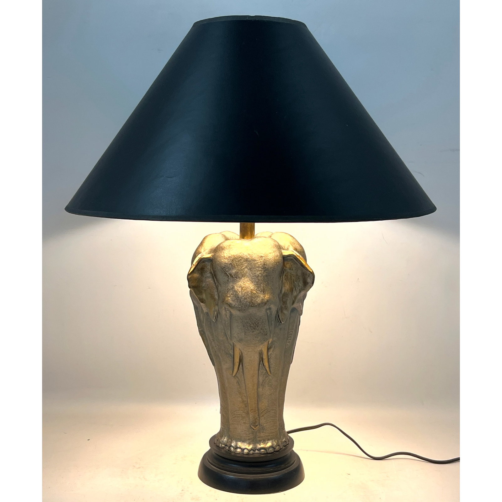 Decorator Japanese Style 3 Elephant Head Table Lamp.: Decorator Japanese Style 3 Elephant Head Table Lamp. Dimensions: Height: 27 inches, Width: 20 inches, Depth: 20 inches. ---