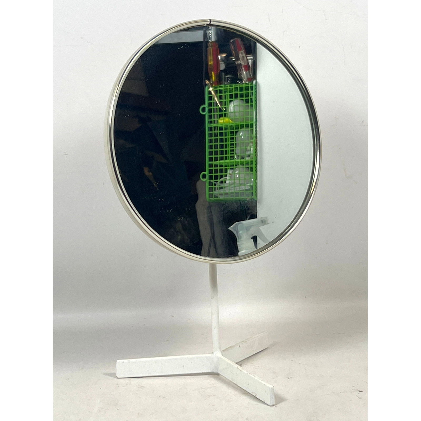 Durlston Designs Ltd Mid-Century Modern White Metal and Chrome Tripod Tabletop Swivel Vanity Mirror: Durlston Designs Ltd Mid-Century Modern White Metal and Chrome Tripod Tabletop Swivel Vanity Mirror Made in England Dimensions: Height: 15 inches, Width: 10 inches, Depth: 7 inches. ---