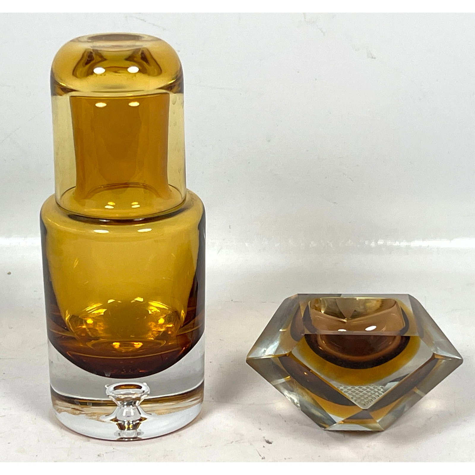 Pc Mid Century Modern Art Glass lot. Attributed Krosno bedside carafe set and faceted sommerso ashtr: Pc Mid Century Modern Art Glass lot. Attributed Krosno bedside carafe set and faceted sommerso ashtray Dimensions: Height: 8.5 inches, Width: 4.5 inches, Depth: 4.5 inches. --- US Packing and Shipping