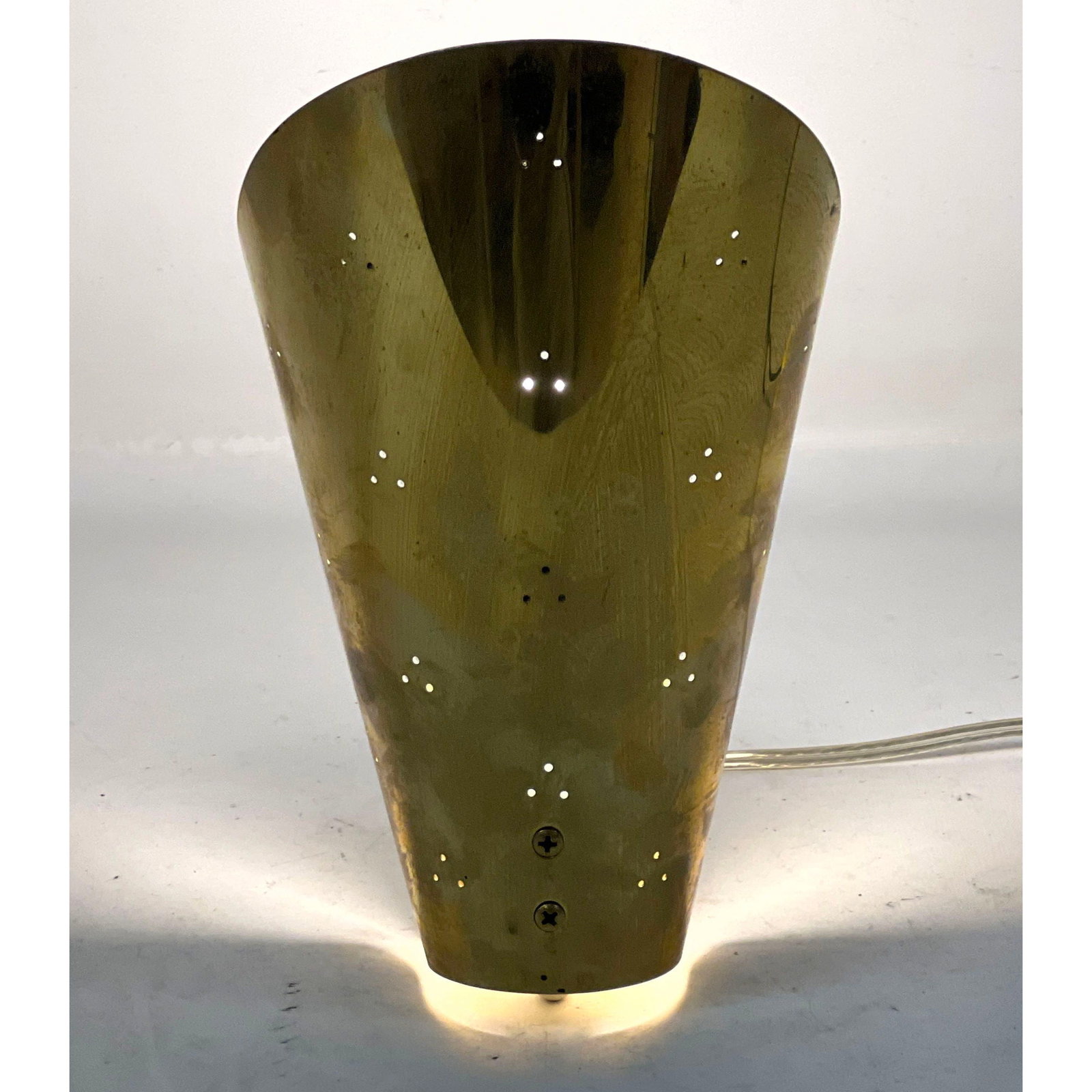 Mid-Century Modern Perforated Brass Starburst Wall Sconce or Accent Lamp Attributed to Stilnovo Ital: Mid-Century Modern Perforated Brass Starburst Wall Sconce or Accent Lamp Attributed to Stilnovo Italy Dimensions: Height: 8.75 inches, Width: 5 inches, Depth: 4.5 inches. --- US Packing and Shipping c