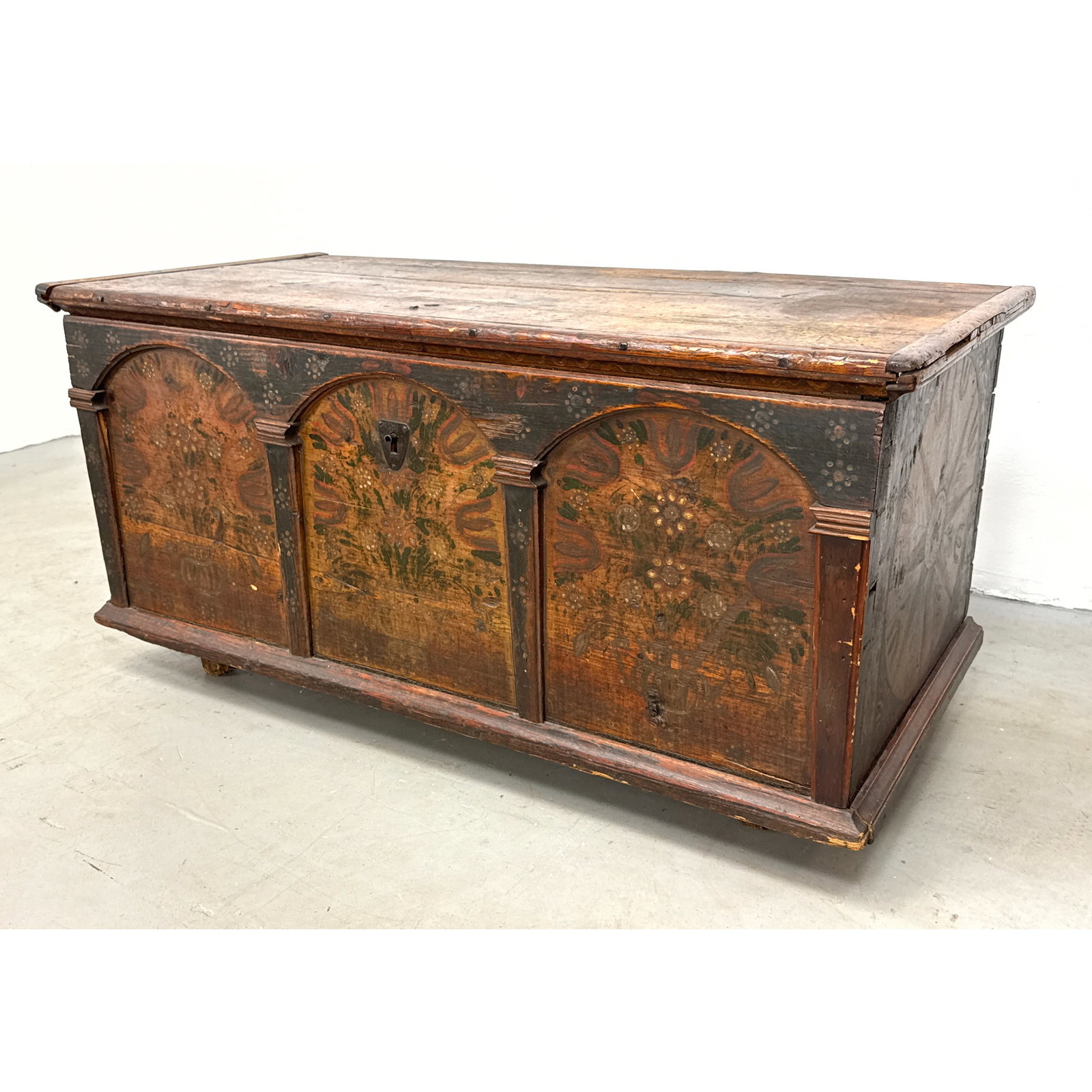 Pennsylvania German Painted Pine Blanket Chest. Three Arched Front Panels with Floral Decoration and (1 of 20)