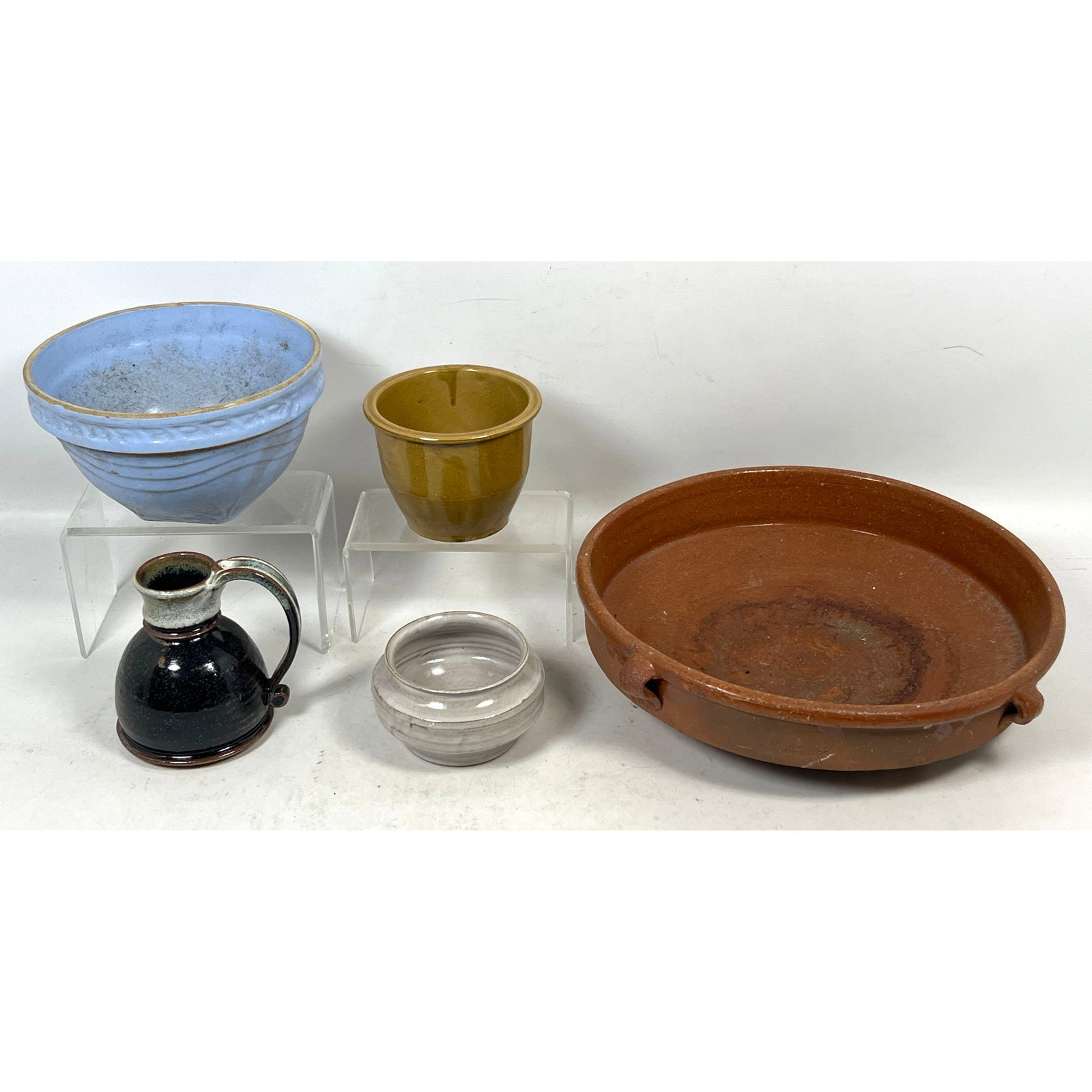 6pc of Studio Pottery and Traditional Earthenware Including Watt Pottery Bowl Hijo De Breda Cazuela: 6pc of Studio Pottery and Traditional Earthenware Including Watt Pottery Bowl Hijo De Breda Cazuela and Millner Studio Pieces Dimensions: Height: 14 inches, Width: 14 inches, Depth: 3.5 inches. ---