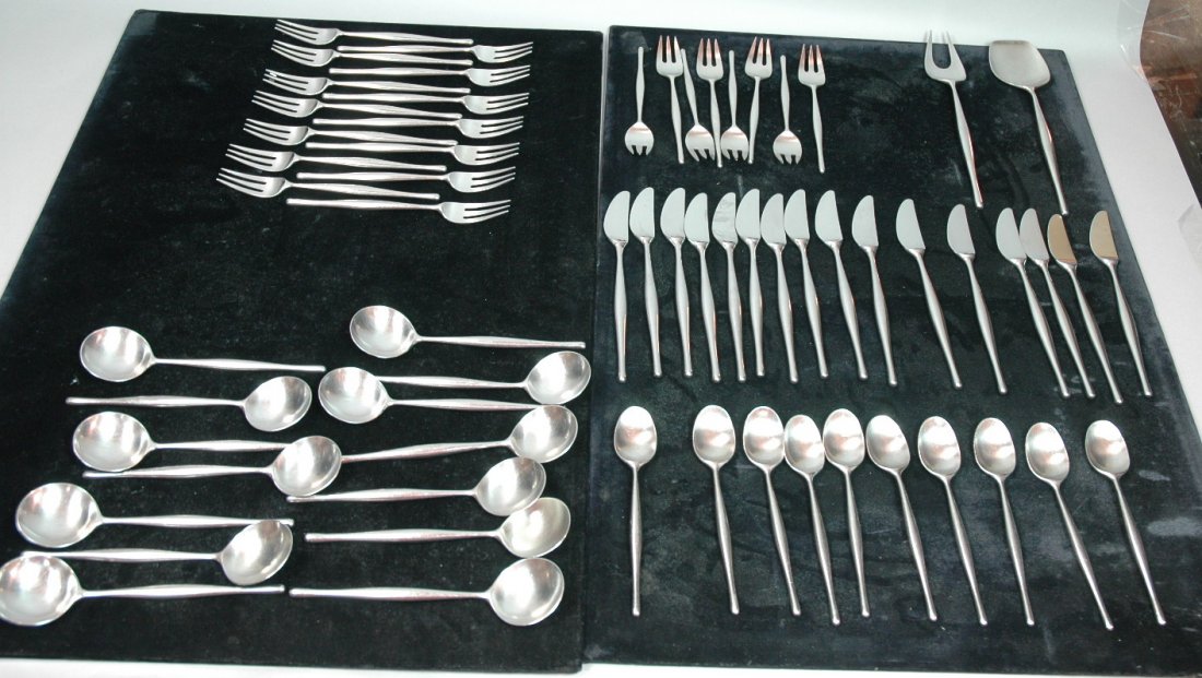 LAUFFER Norway Stainless Flatware Set. 64 pcs. DE: LAUFFER Norway Stainless Flatware Set. 64 pcs. DESIGN 3 Pattern. Service for 8+. 14 dinner forks. 8 small forks. 16 knives. 10 tea spoons. 14 soup spoons. 1 serving fork. 1 serving spoon. 64 pcs. -- D