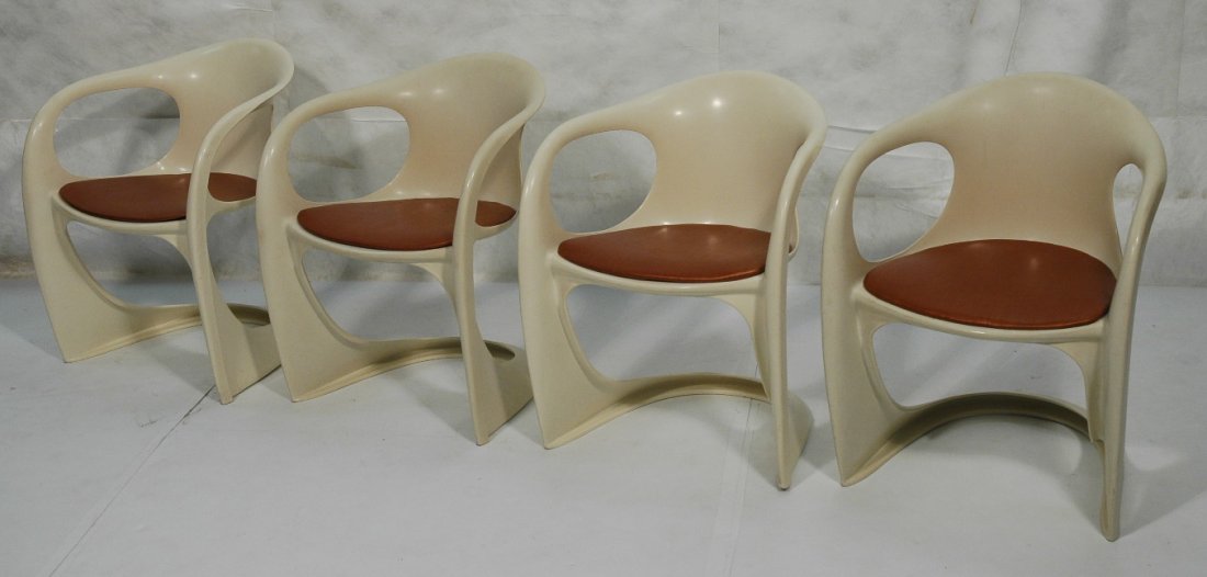 Set 4 Molded Plastic ALEXANDER BEGGE Dining Chair: Set 4 Molded Plastic ALEXANDER BEGGE Dining Chairs. White freeform frame with velcro seat cushion. Stacking. Alexander Begge for CASALA. Germany. Unmarked. 4 pcs-- Dimensions: H: 28 inches: W: 22.25 i