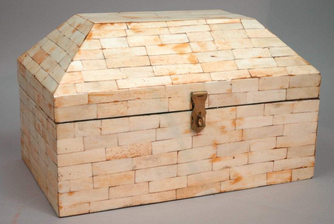 Tessellated Horn Contemporary Dresser Box. Unmark: Tessellated Horn Contemporary Dresser Box. Unmarked.-- Dimensions: H: 8.5 inches: W: 13.5 inches: D: 9 inches ---