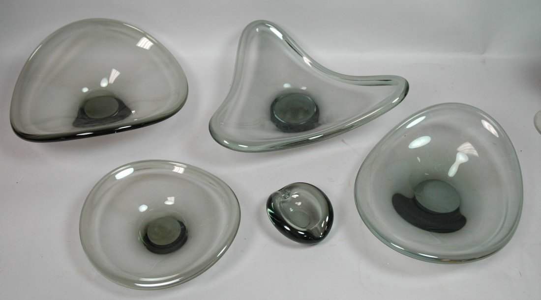 5pc HOLMEGAARD Smoked Glass Danish Dishes Bowls.: 5pc HOLMEGAARD Smoked Glass Danish Dishes Bowls. Vintage Two large bowls, two PER LUTKEN Selandia low dishes & one small ashtray. Denmark. -- Dimensions: H: 4.5 inches: W: 13 inches: D: 13 inches ---