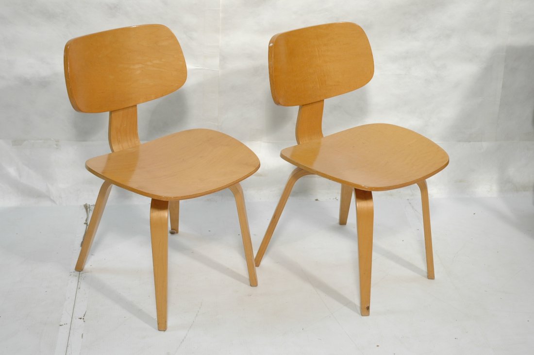 Pr THONET Laminated Plywood Lounge Chairs. Brande: Pr THONET Laminated Plywood Lounge Chairs. Branded mark.-- Dimensions: H: 30 inches: W: 18.75 inches: D: 20 inches ---