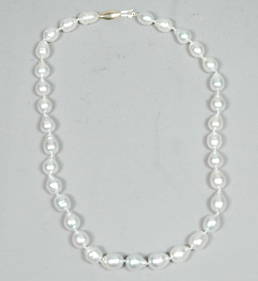 Pearl Necklace with large baroque pearls. 14K YG: Pearl Necklace with large baroque pearls. 14K YG gold clasp.-- Dimensions: : L: 18.5 inches --- US Shipping charge: $7