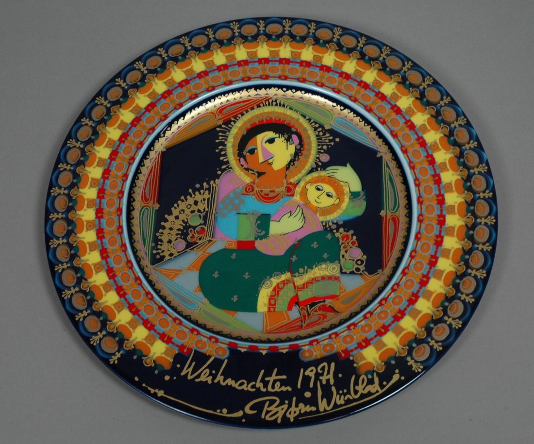Rosenthal Bjorn Wiinblad 1971 Plate. Maria Mit Ki: Rosenthal Bjorn Wiinblad 1971 Plate. Maria Mit Kind.-- Dimensions: H: 11.5 inches --- US Shipping charge: $14