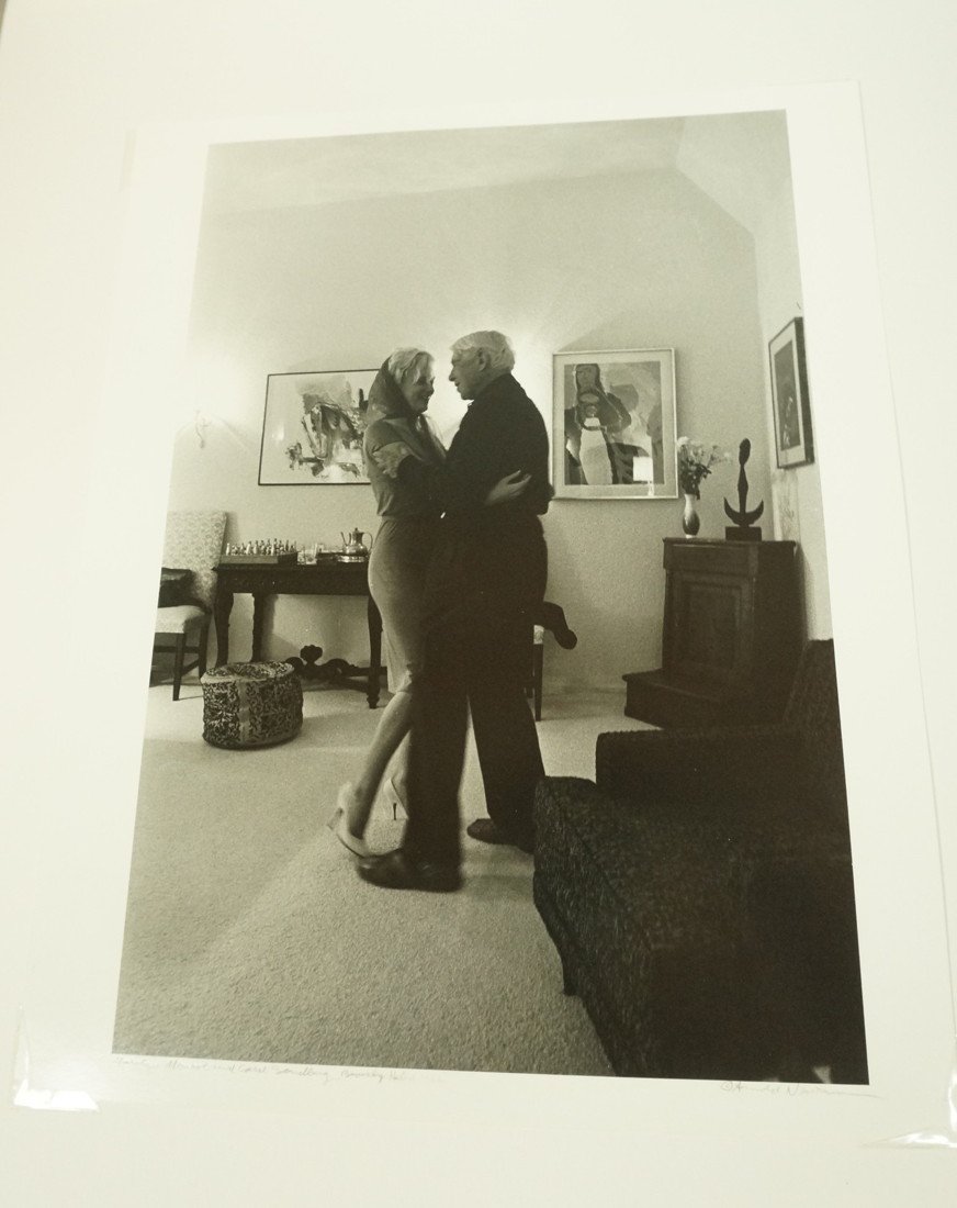Signed ARNOLD NEWMAN Photograph. "Marilyn Monroe: Signed ARNOLD NEWMAN Photograph. "Marilyn Monroe & Carl Sandburg, Beverly Hills 1962". Signed. -- Dimensions: Image Size: H: 13 inches: W: 9 inches --- US Shipping charge: $20