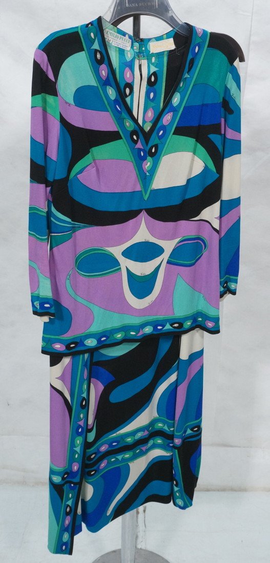 Vintage 2pc EMILIO PUCCI Outfit Ensemble. V Neck: Vintage 2pc EMILIO PUCCI Outfit Ensemble. V Neck knit top. Cool wrap pant type wrap. Size 14. -- Dimensions: --- US Shipping charge: $20