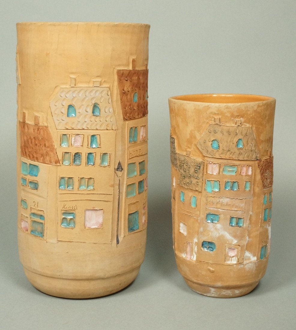 2pcs RAYMOR ITALY Terracotta Hand Thrown Vases. P: 2pcs RAYMOR ITALY Terracotta Hand Thrown Vases. Pottery Vases with incised & glazed building design. Both marked. -- Dimensions: H: 11.5 inches: W: 6 inches --- US Shipping charge: $35