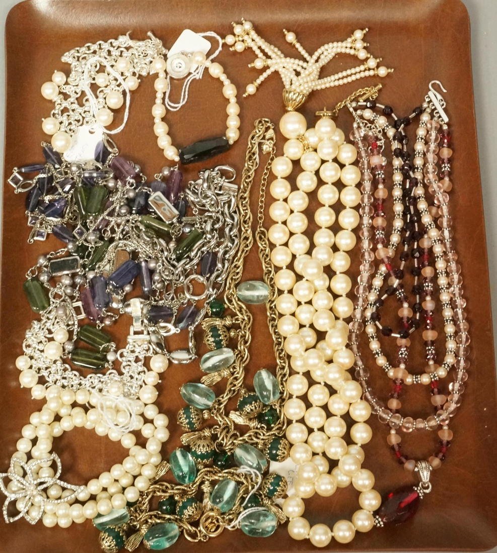 13pc Beaded Costume Jewelry Lot. Includes Ellen T: 13pc Beaded Costume Jewelry Lot. Includes Ellen Tracy. Carol Lee. Faux pearl & glass beads necklaces & bracelets.-- Dimensions: --- US Shipping charge: $20