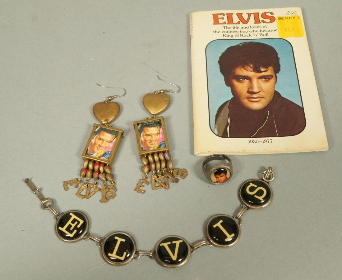 5pc ELVIS Jewelry & Ephemera Lot. ELVIS Pamphlet.: 5pc ELVIS Jewelry & Ephemera Lot. ELVIS Pamphlet. E L V I S link bracelet. Elvis Photo Ring. Elvis drop dangle earrings. -- Dimensions: --- US Shipping charge: $9