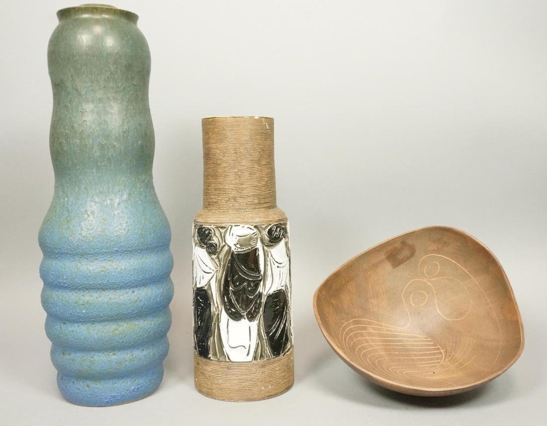 3pc RAYMOR Italian Pottery Lot. 1. RAYMOR Italy B: 3pc RAYMOR Italian Pottery Lot. 1. RAYMOR Italy Brown vase with enameled black & white figures. Marked Raymor. Chip to rim. 2. RAYMOR Brown bowl with incised modernist design. Marked. 3. RAYMOR Tall B