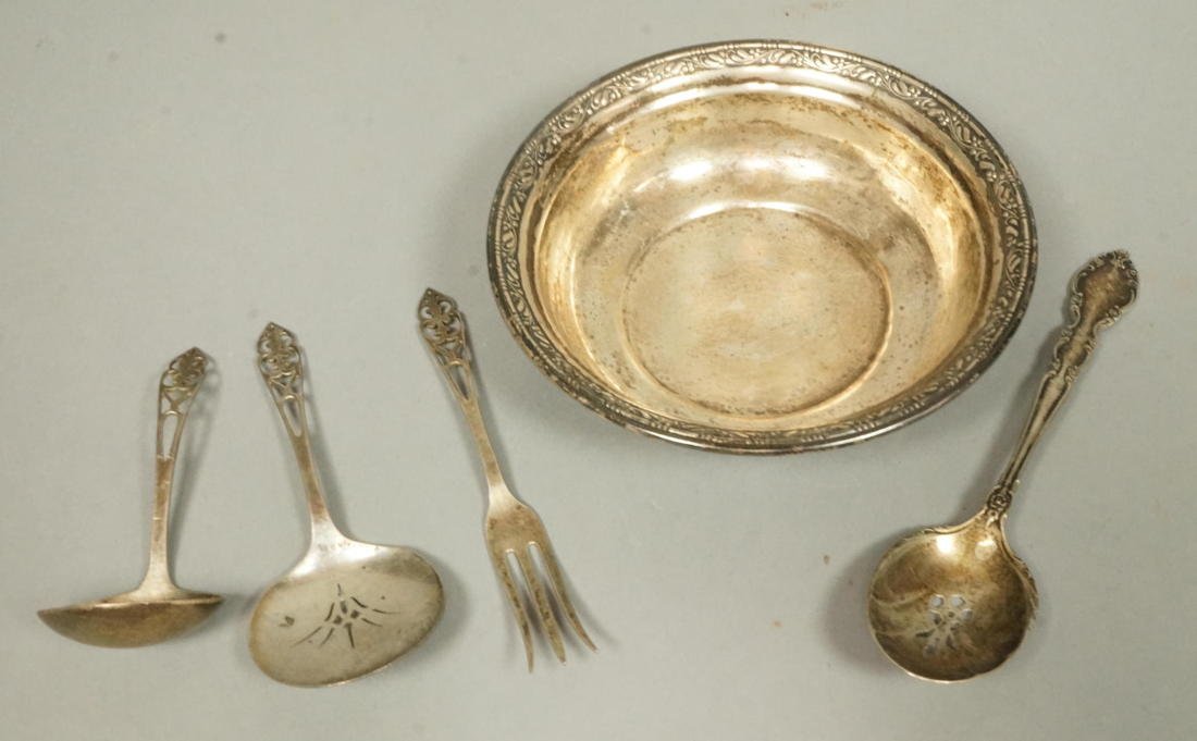 5pc Sterling Lot. 4 Serving utensils and sterling: 5pc Sterling Lot. 4 Serving utensils and sterling bowl. -- Dimensions: --- Weight: 4.08 Troy ozs. ---- --- US Shipping charge: $20
